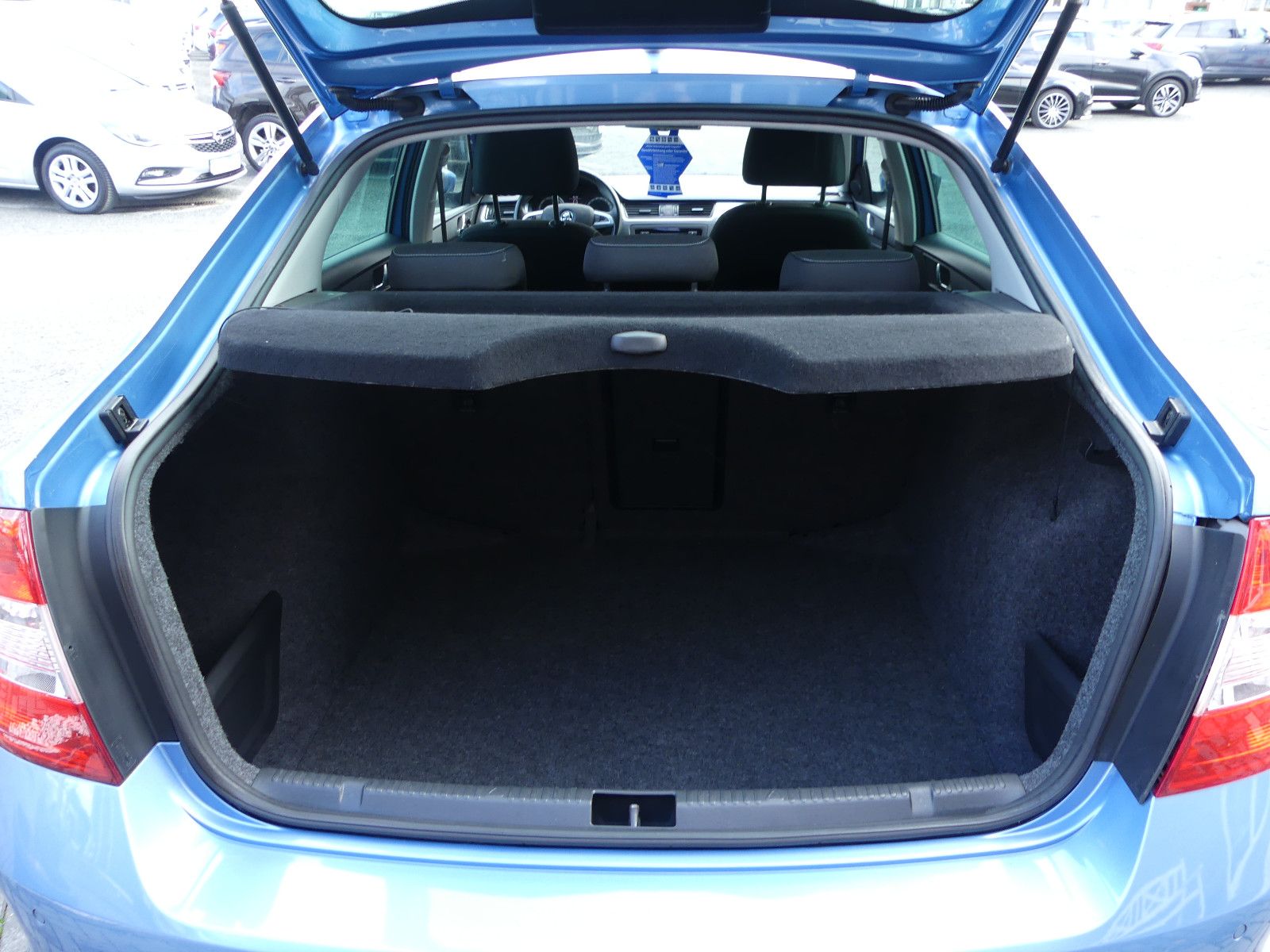 Fahrzeugabbildung SKODA Rapid 1.4 TSI DSG Edition, Automatik