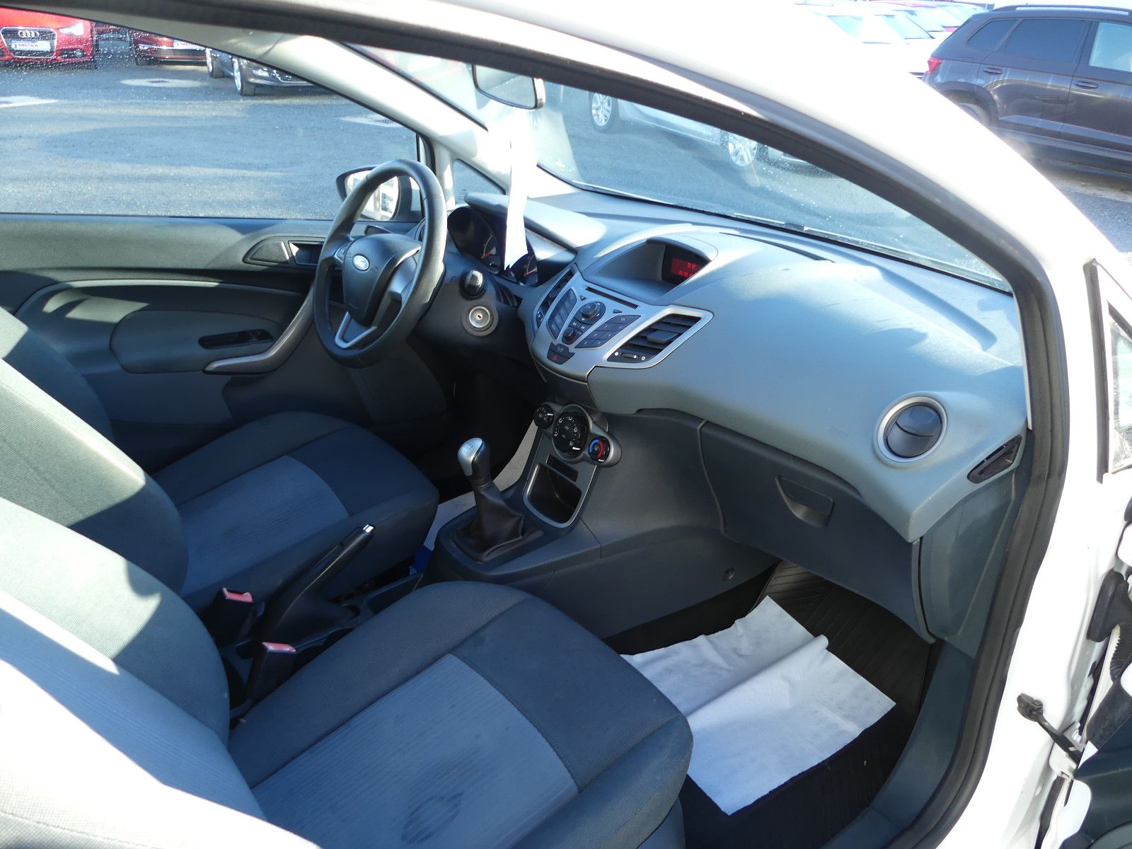 Fahrzeugabbildung Ford Fiesta Trend, TÜV neu