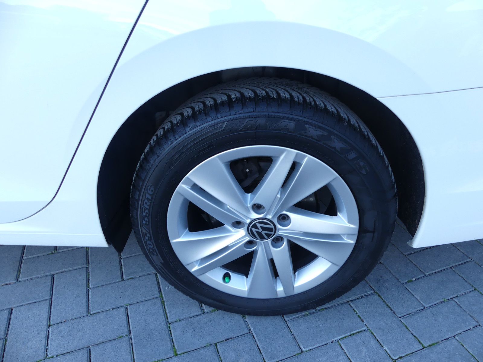 Fahrzeugabbildung Volkswagen Golf VIII Variant Life, Automatik