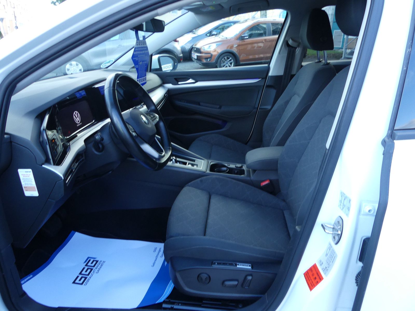 Fahrzeugabbildung Volkswagen Golf VIII Variant Life, Automatik