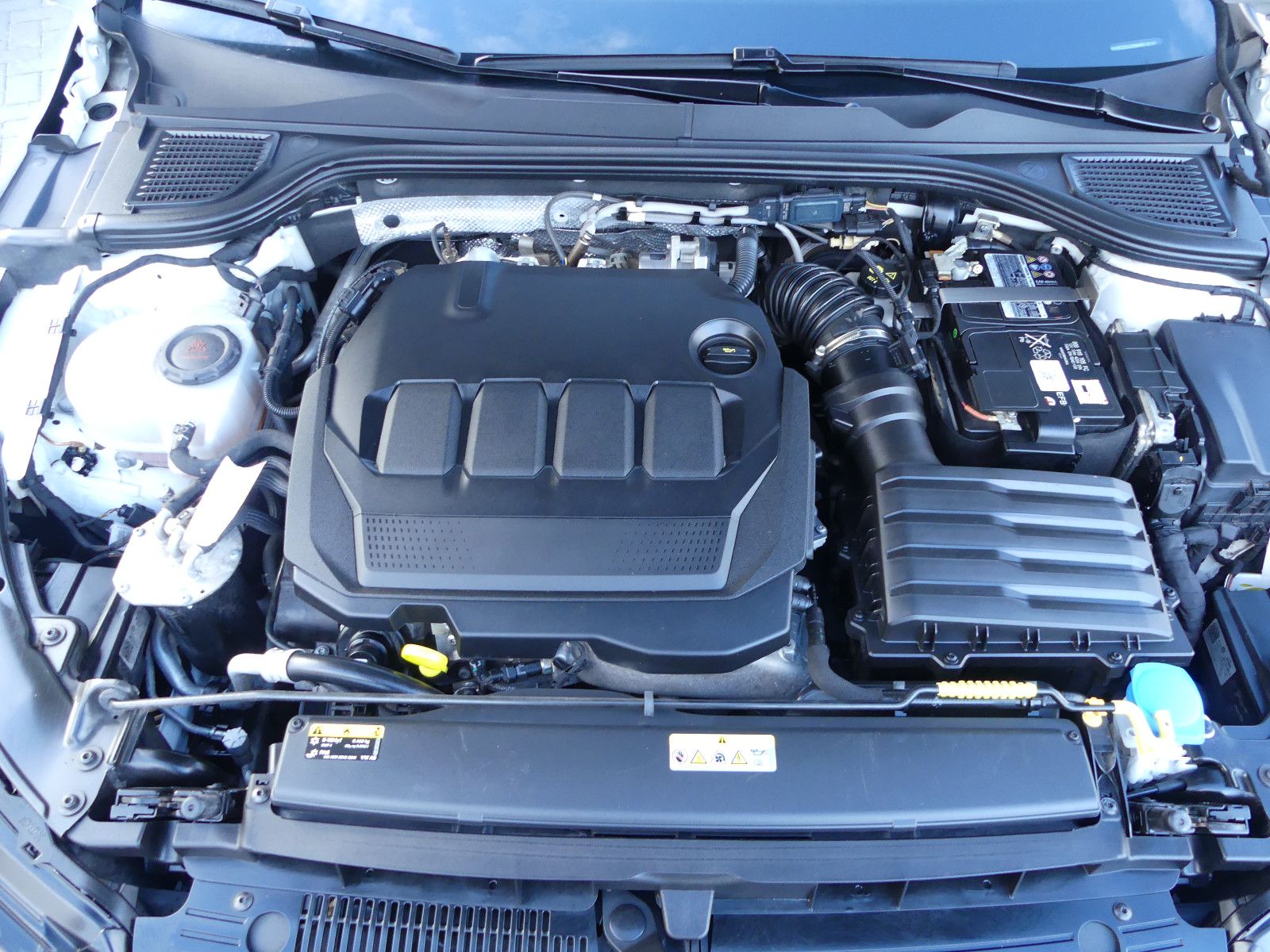 Fahrzeugabbildung Volkswagen Golf VIII Variant Life, Automatik