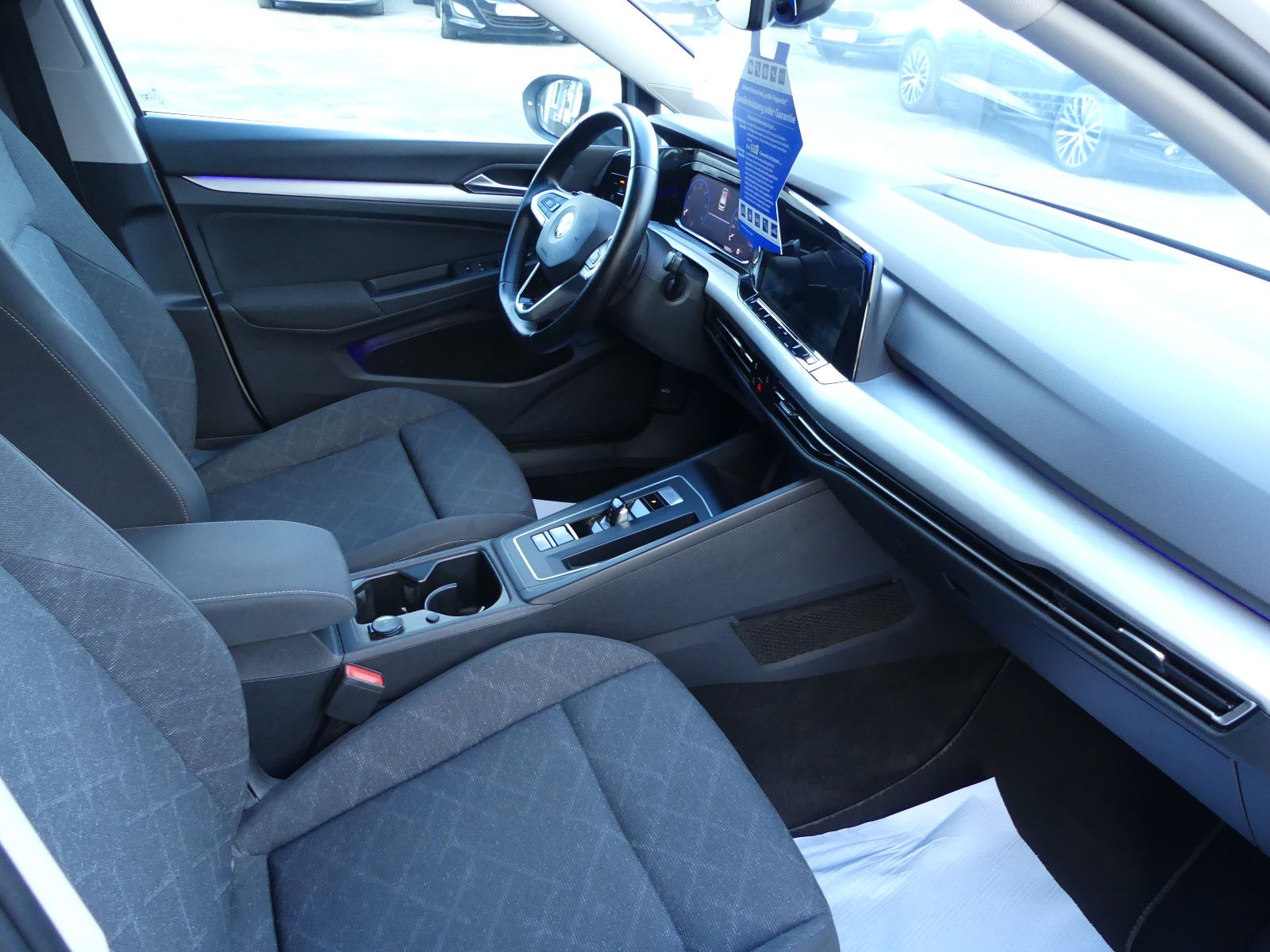 Fahrzeugabbildung Volkswagen Golf VIII Variant Life, Automatik