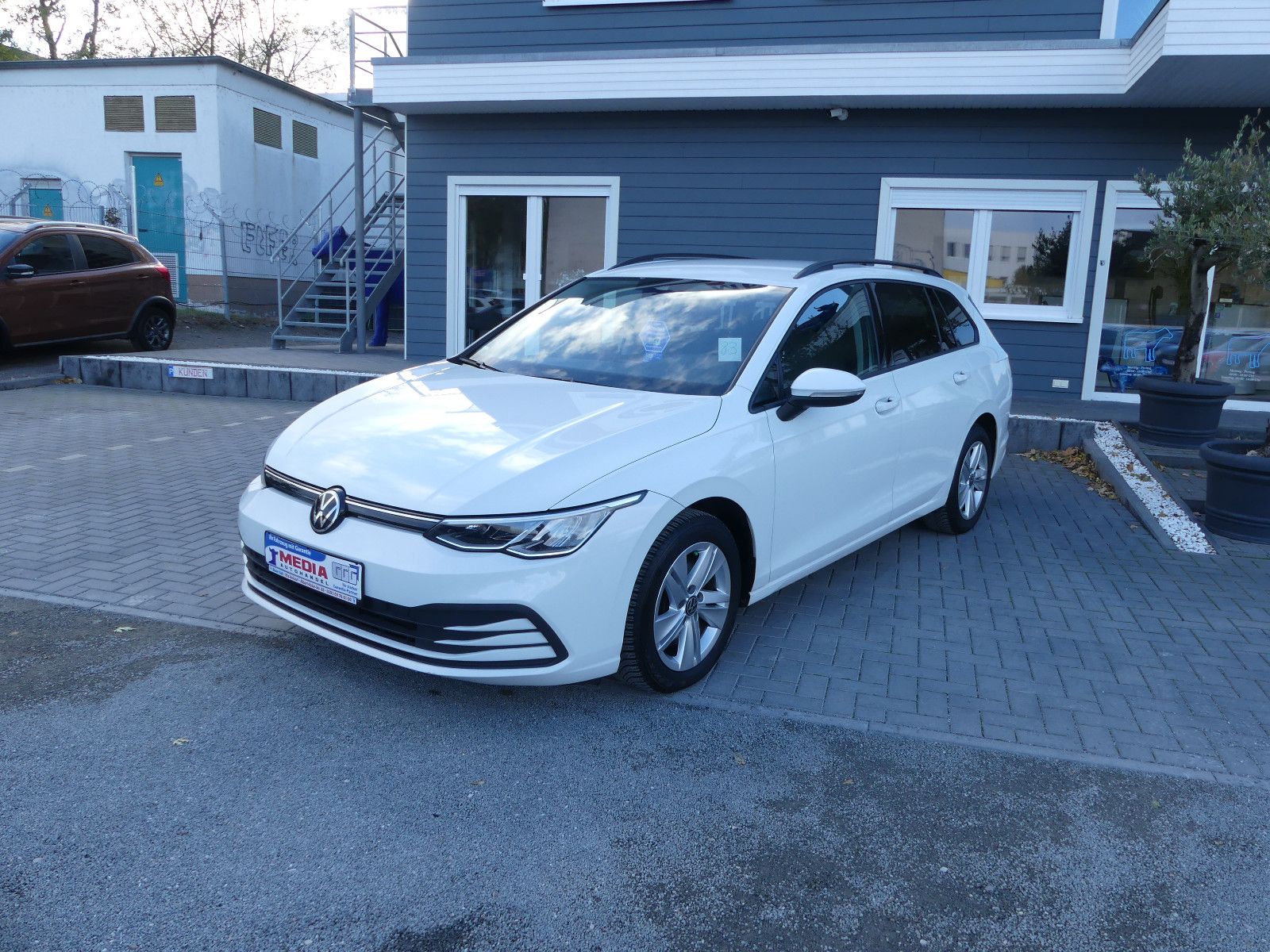 Fahrzeugabbildung Volkswagen Golf VIII Variant Life, Automatik