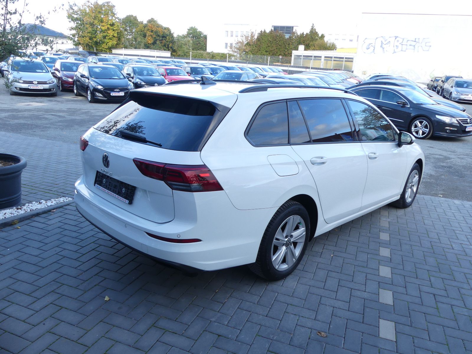 Fahrzeugabbildung Volkswagen Golf VIII Variant Life, Automatik