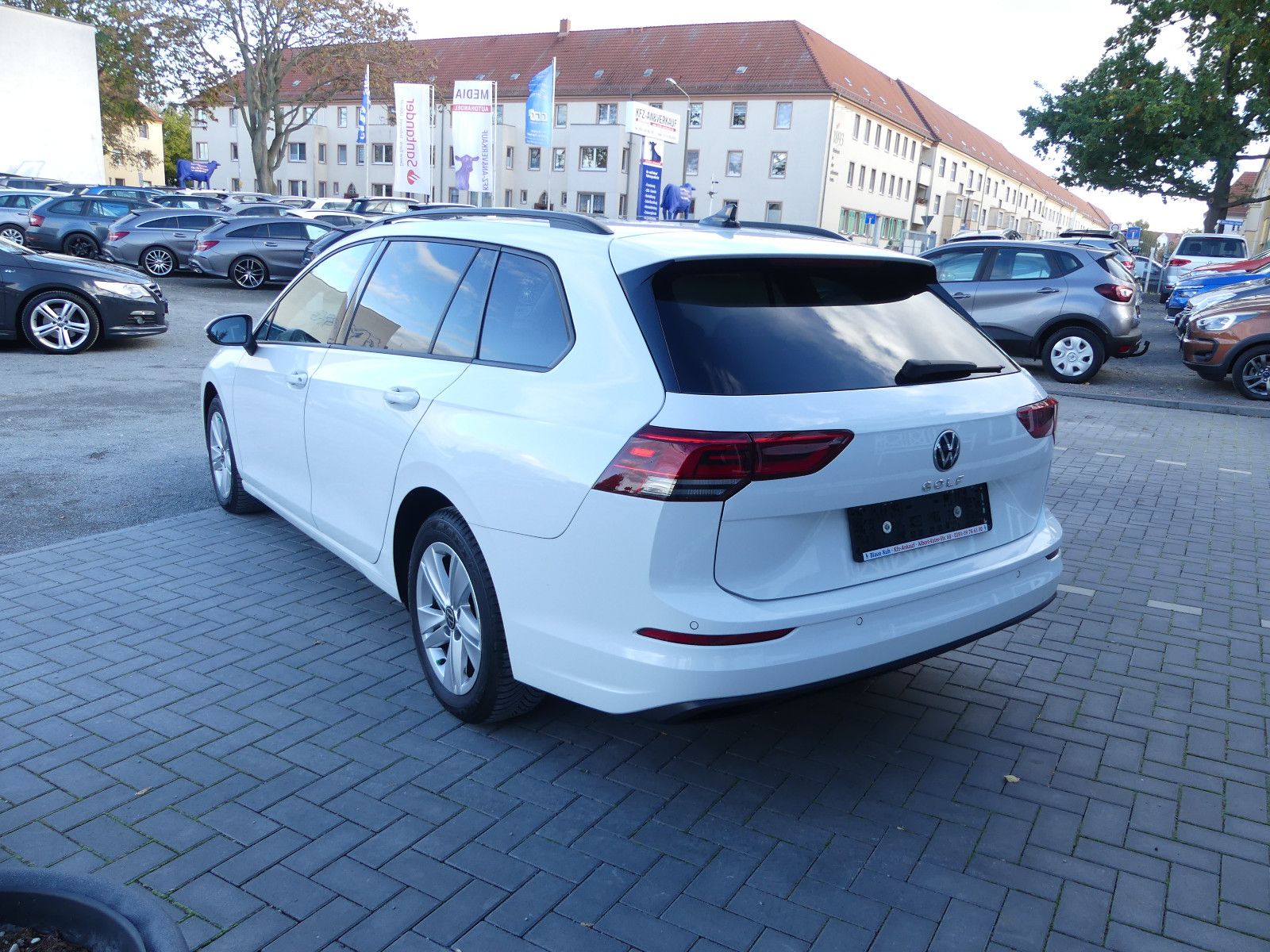 Fahrzeugabbildung Volkswagen Golf VIII Variant Life, Automatik