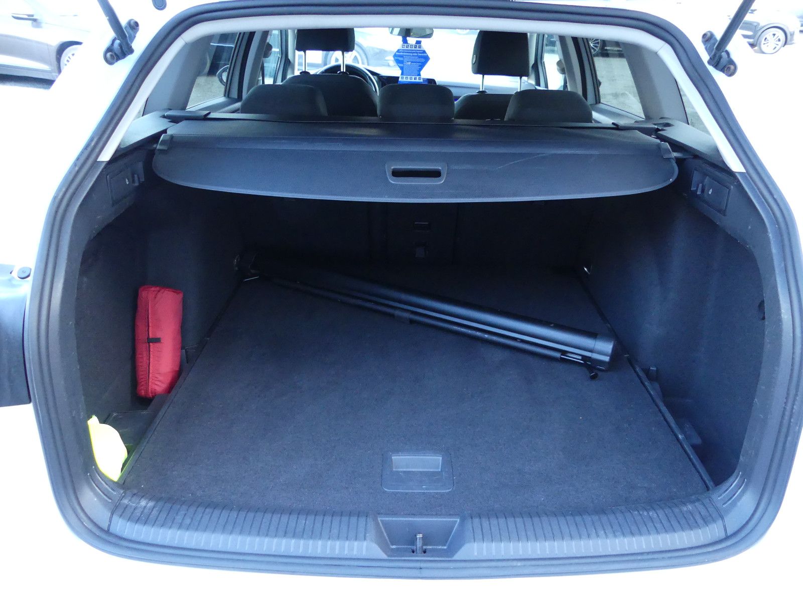 Fahrzeugabbildung Volkswagen Golf VIII Variant Life, Automatik