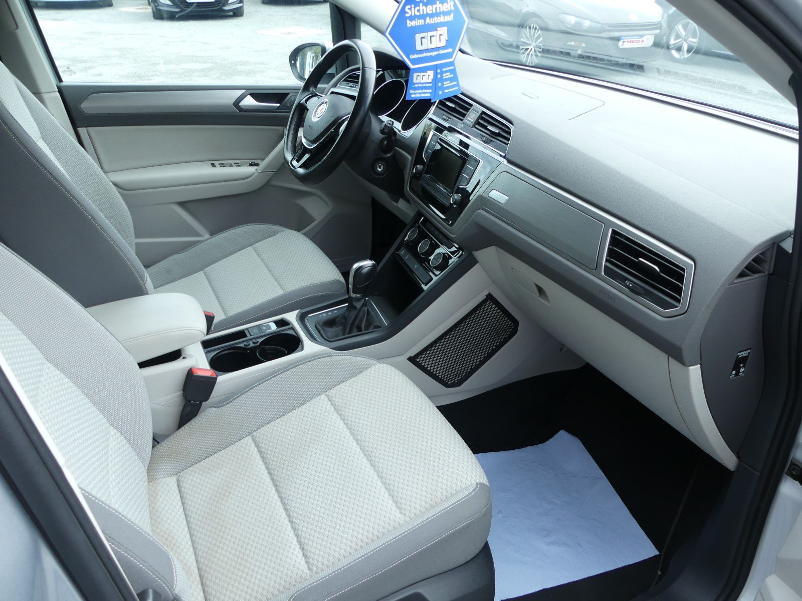 Fahrzeugabbildung Volkswagen Touran Comfortline BMT/Start-Stopp, Automatik