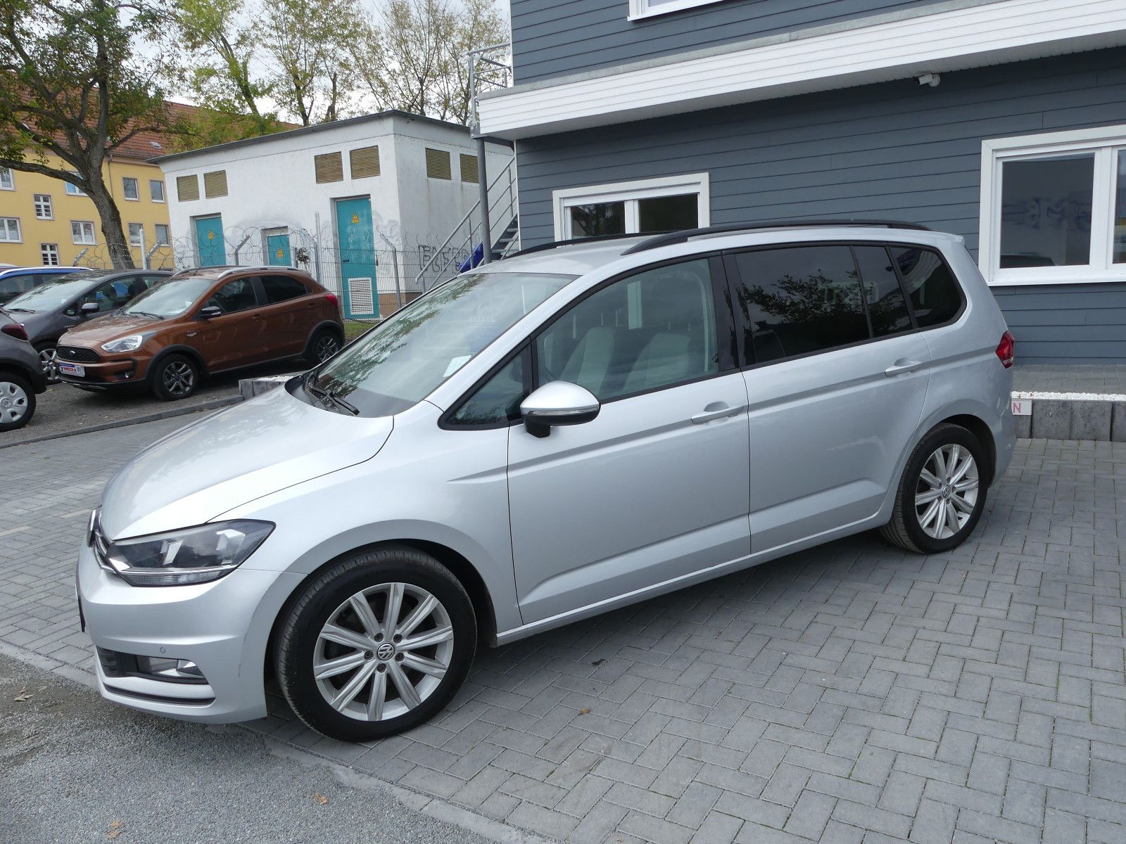Fahrzeugabbildung Volkswagen Touran Comfortline BMT/Start-Stopp, Automatik