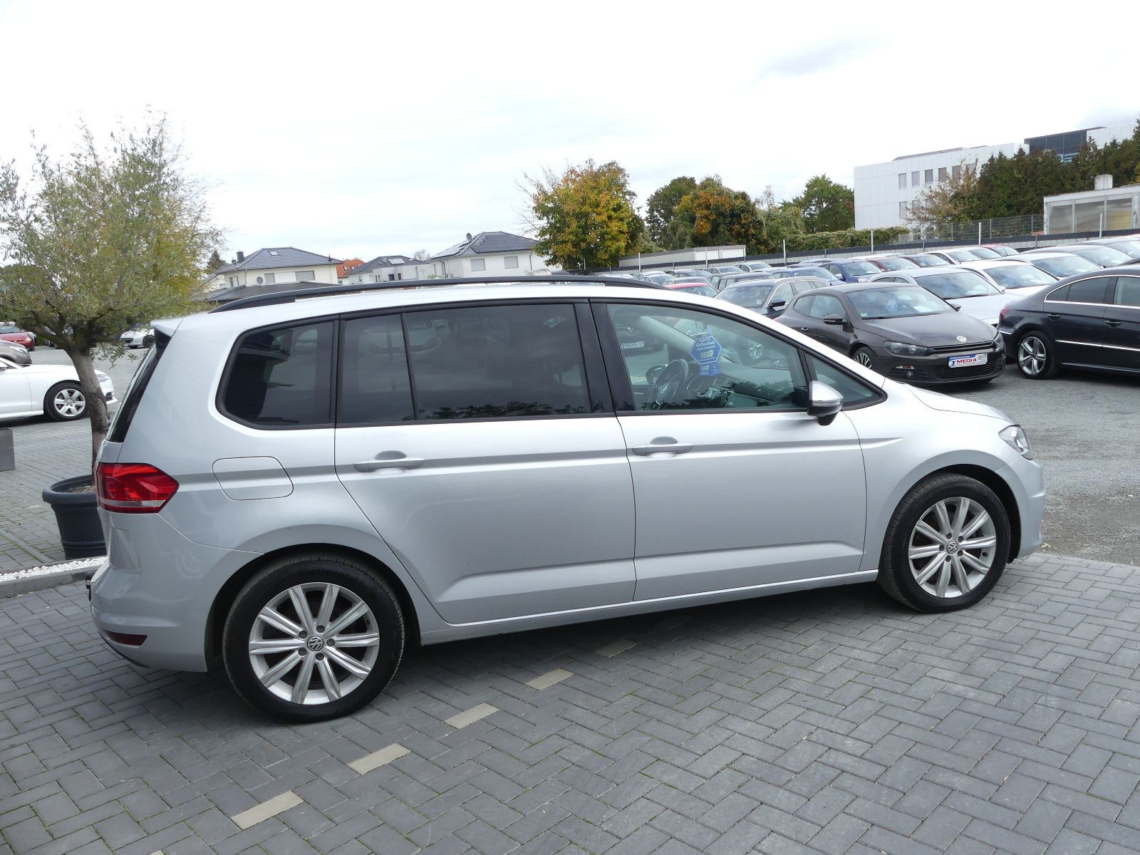 Fahrzeugabbildung Volkswagen Touran Comfortline BMT/Start-Stopp, Automatik