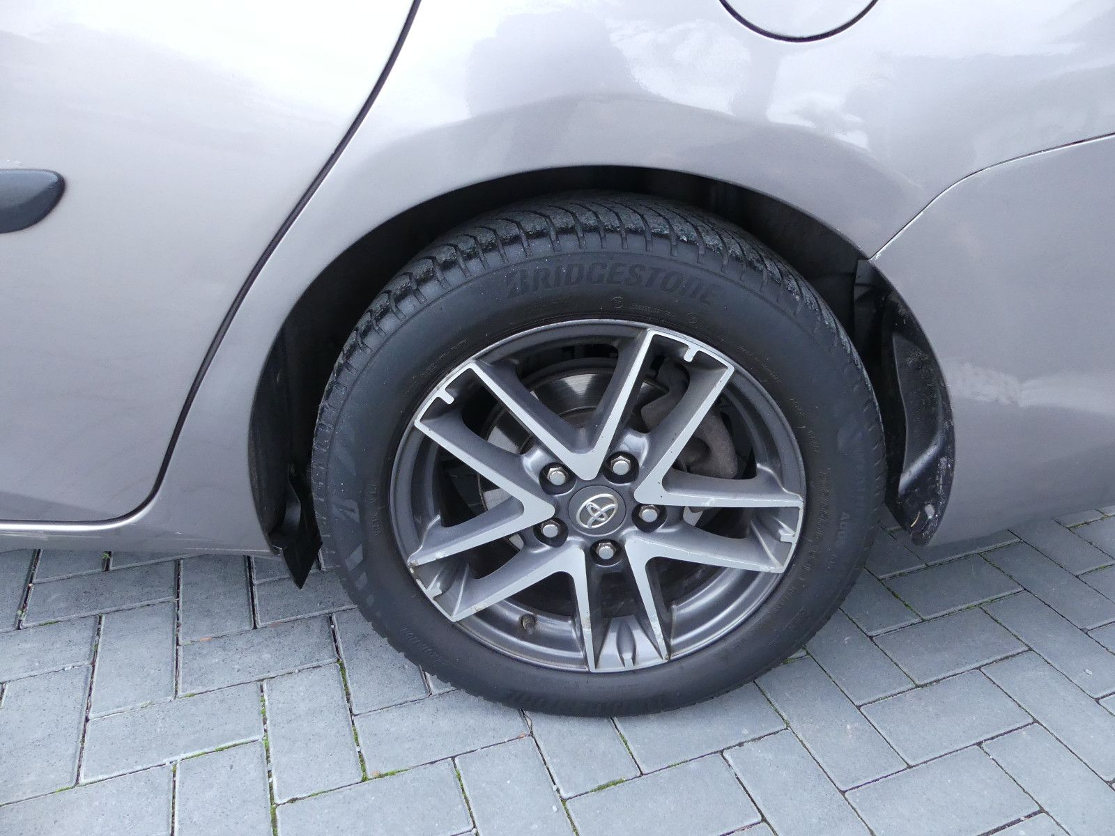 Fahrzeugabbildung Toyota Auris Touring Sports Hybrid Edition