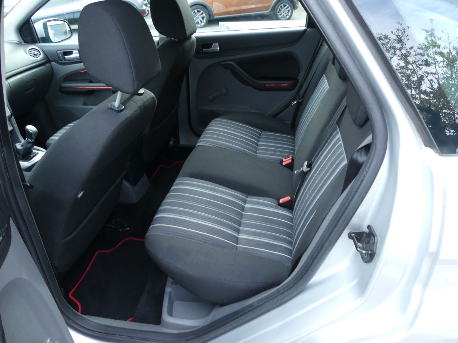 Fahrzeugabbildung Ford Focus Lim. Concept, 1,6 D, Standheizung