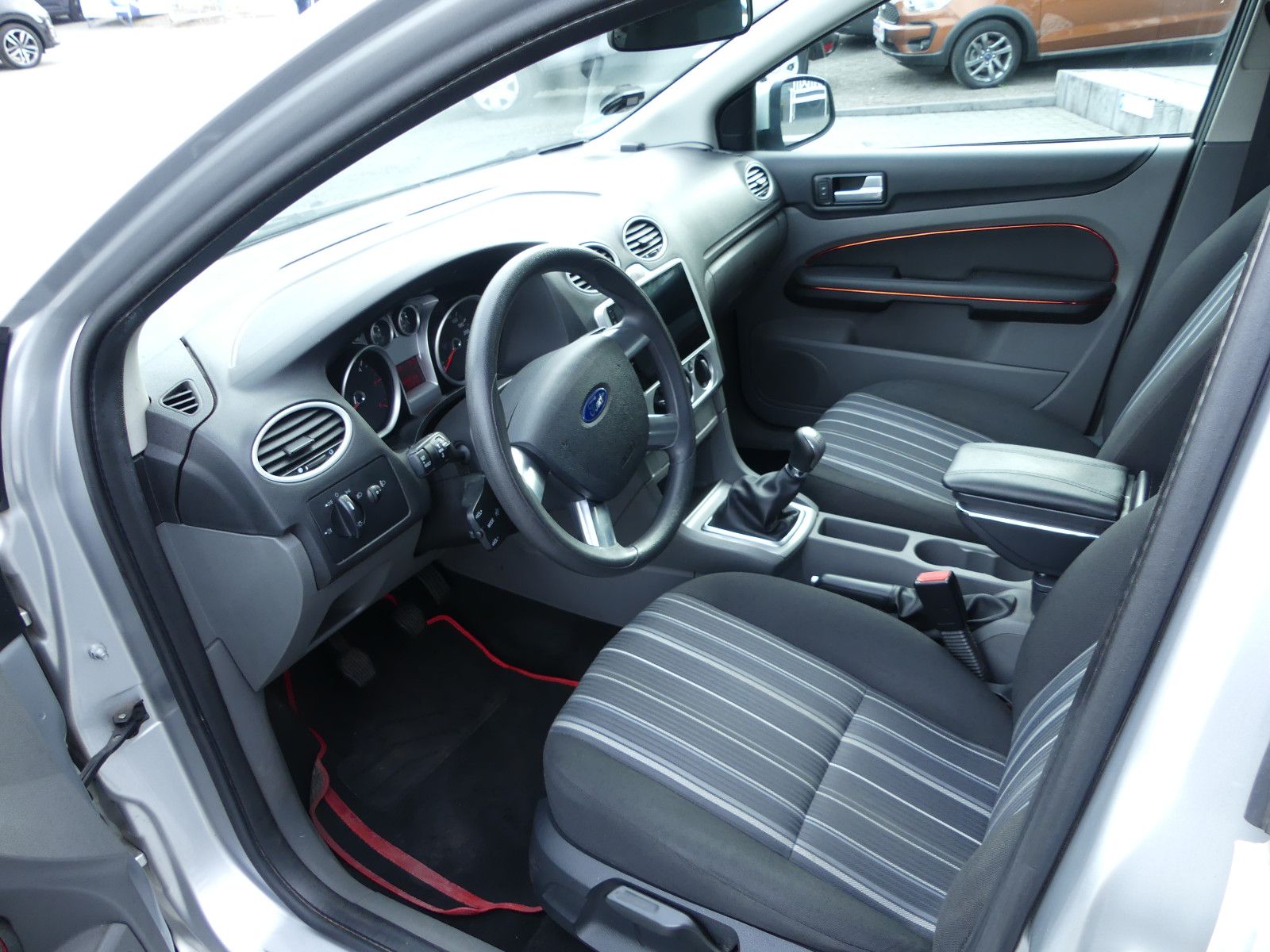 Fahrzeugabbildung Ford Focus Lim. Concept, 1,6 D, Standheizung