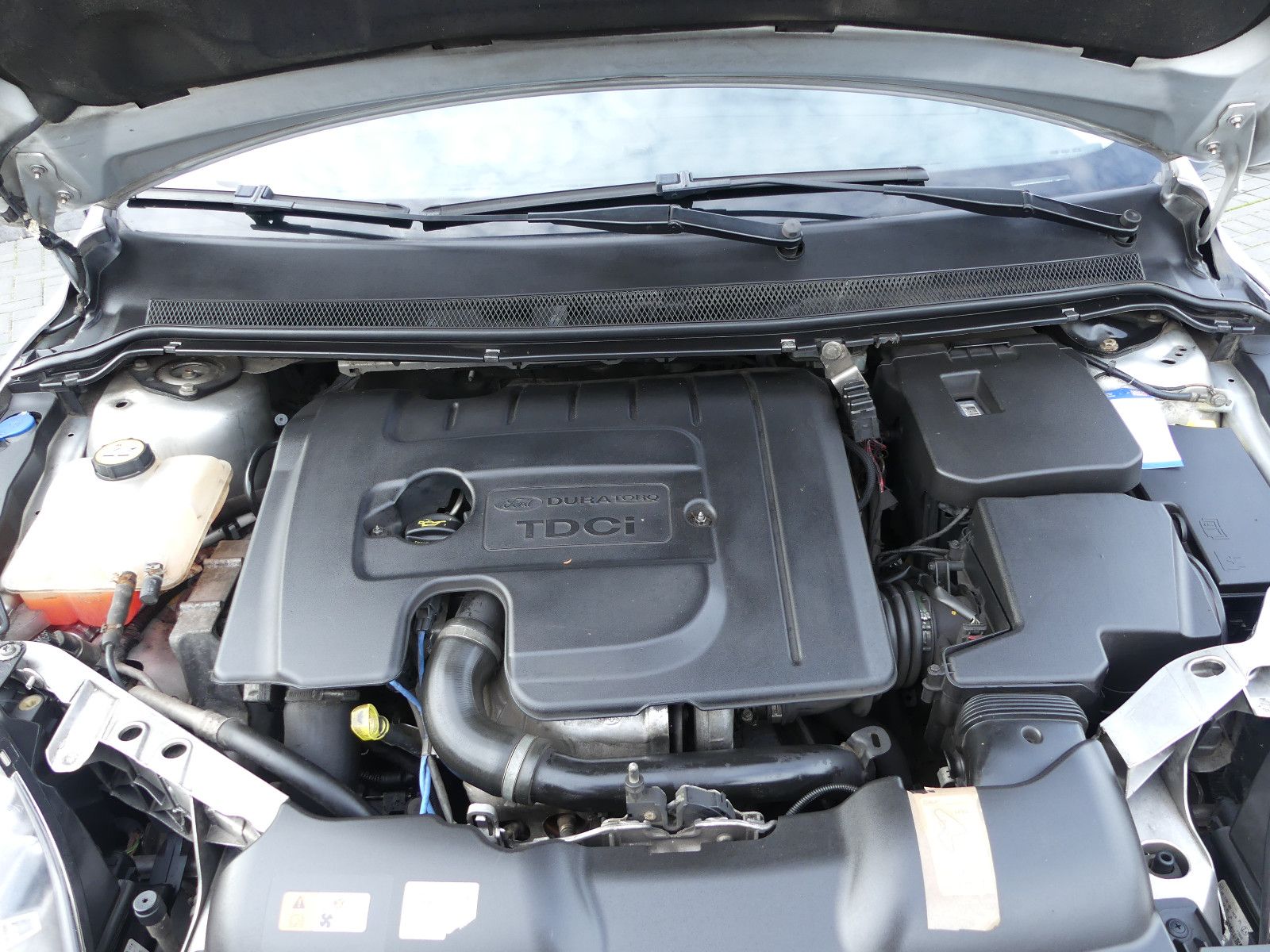 Fahrzeugabbildung Ford Focus Lim. Concept, 1,6 D, Standheizung