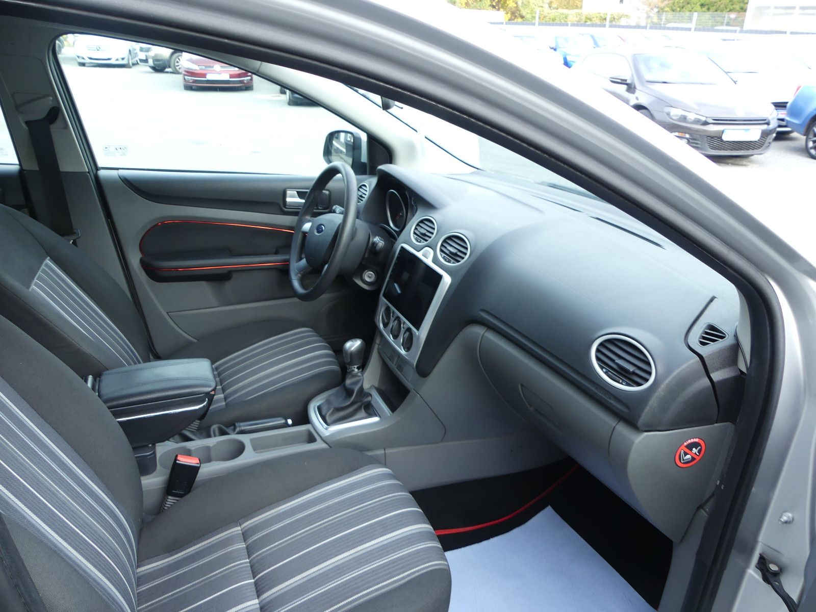 Fahrzeugabbildung Ford Focus Lim. Concept, 1,6 D, Standheizung