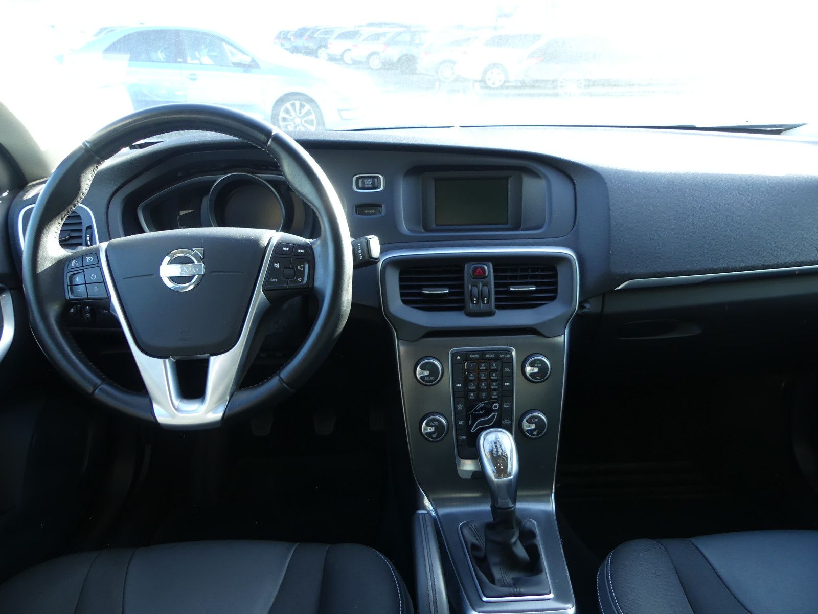 Fahrzeugabbildung Volvo V40 Momentum