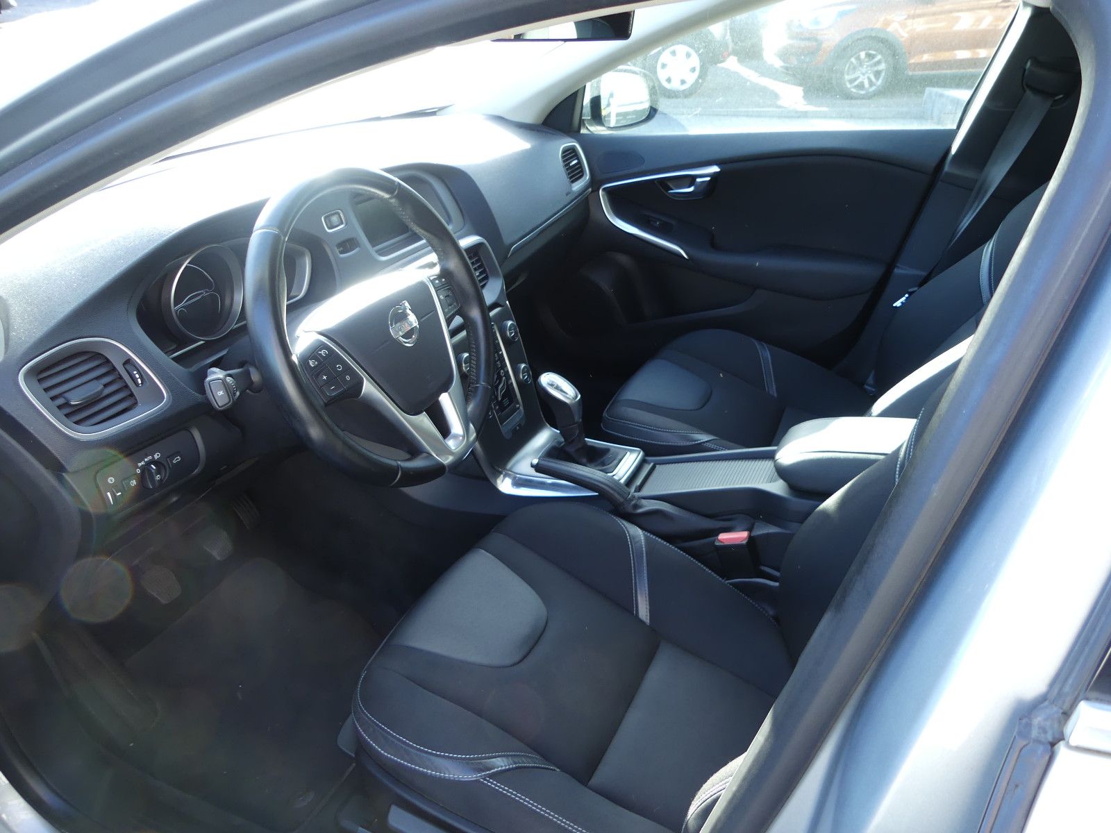 Fahrzeugabbildung Volvo V40 Momentum