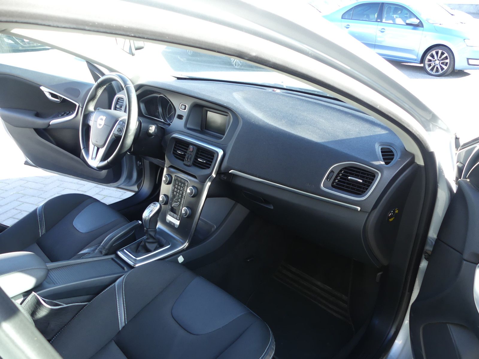 Fahrzeugabbildung Volvo V40 Momentum