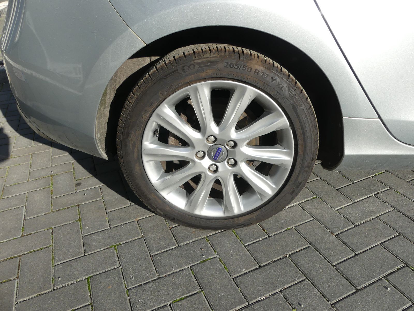 Fahrzeugabbildung Volvo V40 Momentum