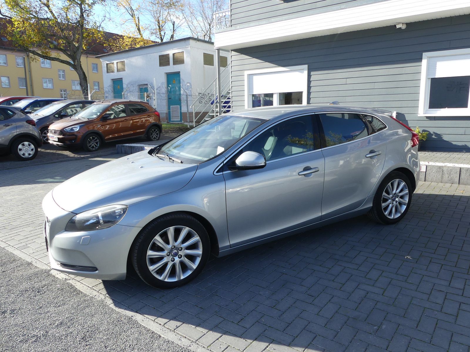 Fahrzeugabbildung Volvo V40 Momentum