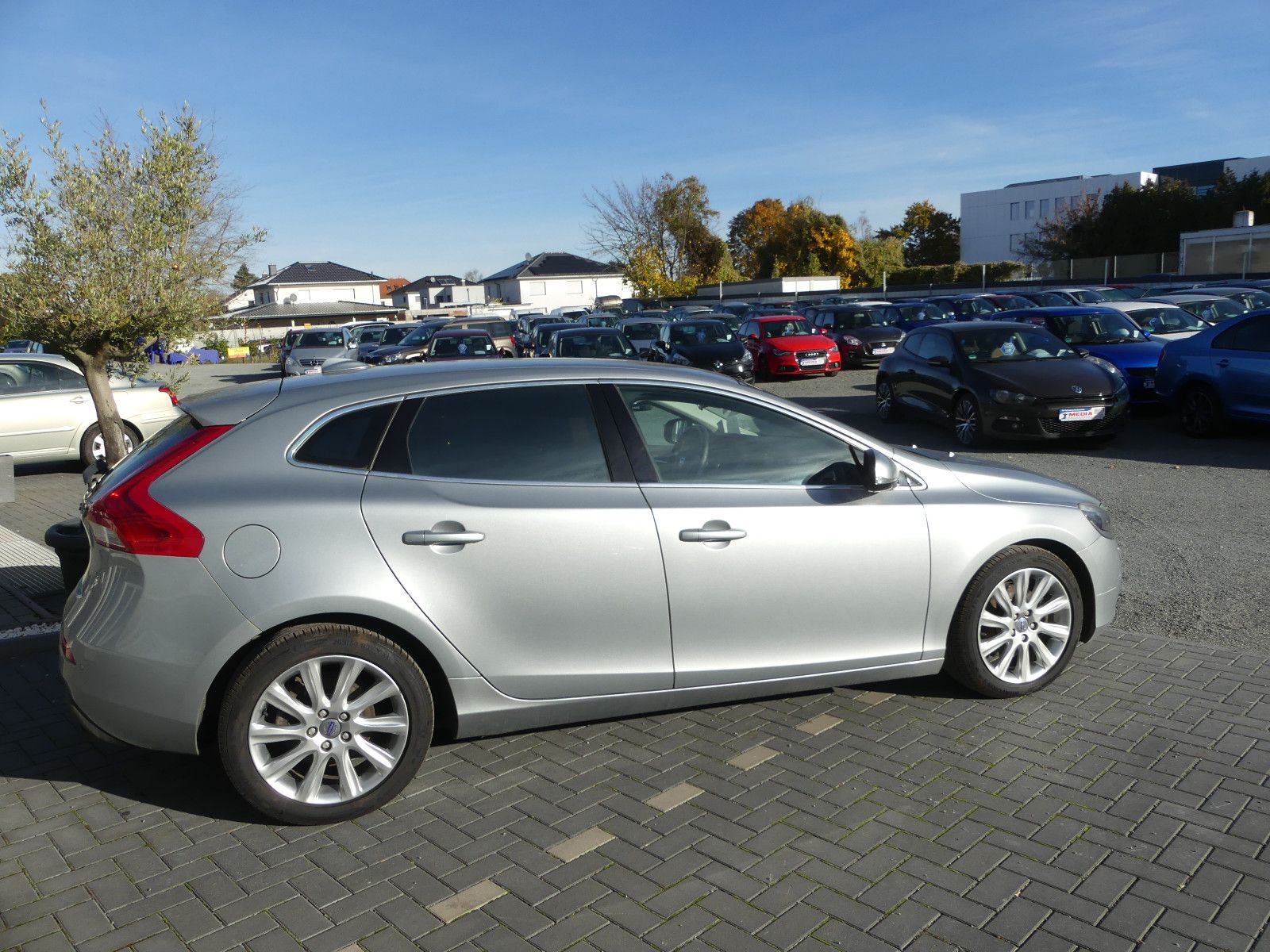 Fahrzeugabbildung Volvo V40 Momentum