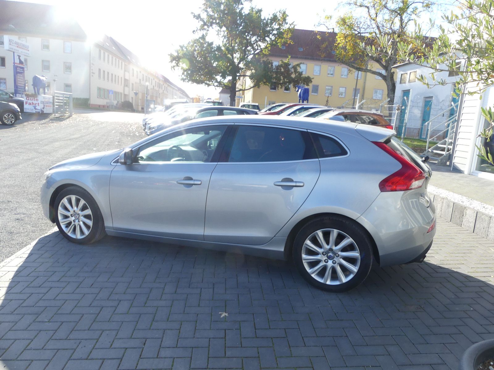 Fahrzeugabbildung Volvo V40 Momentum