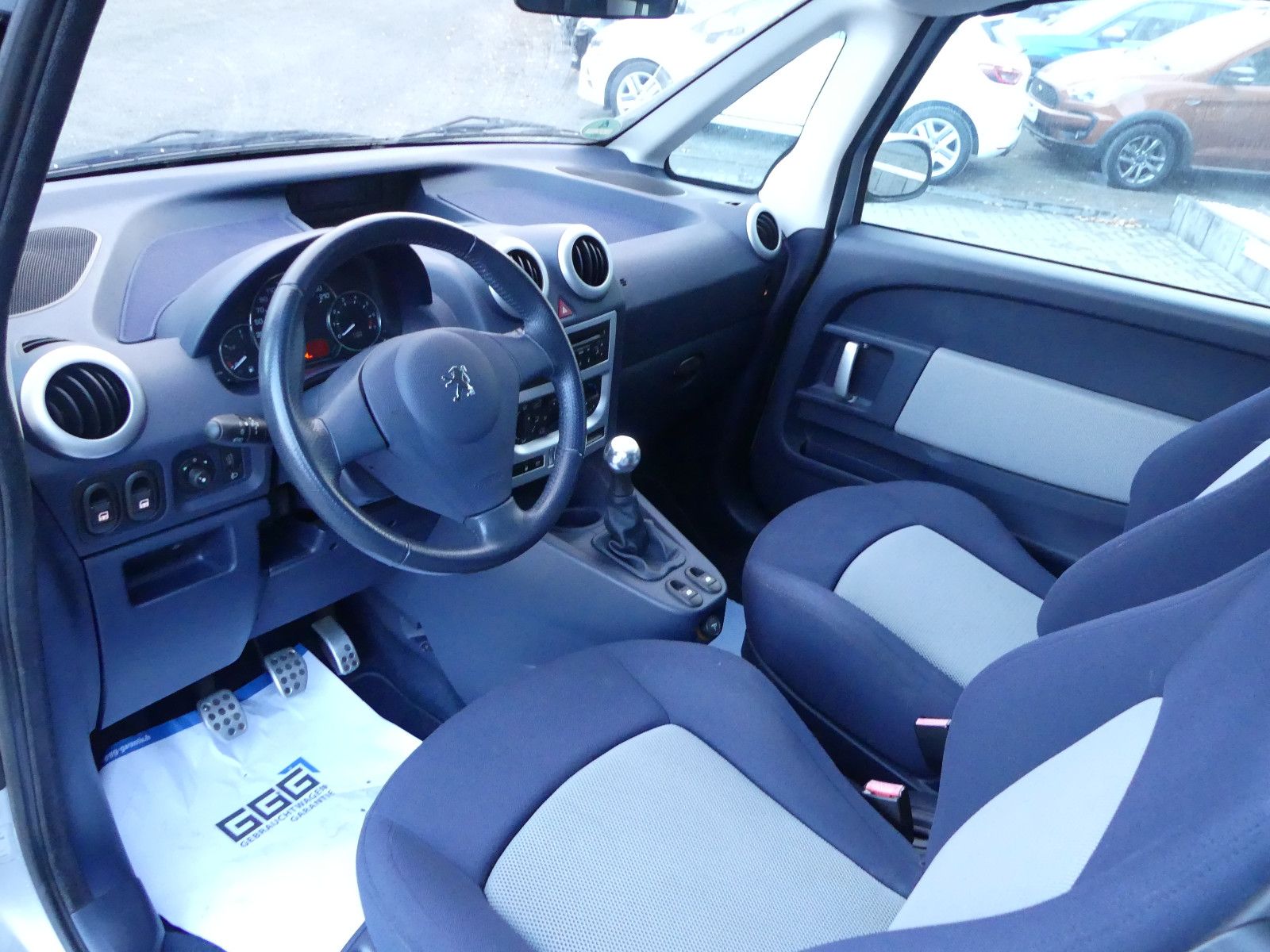 Fahrzeugabbildung Peugeot 1007 Premium, *TÜV NEU*