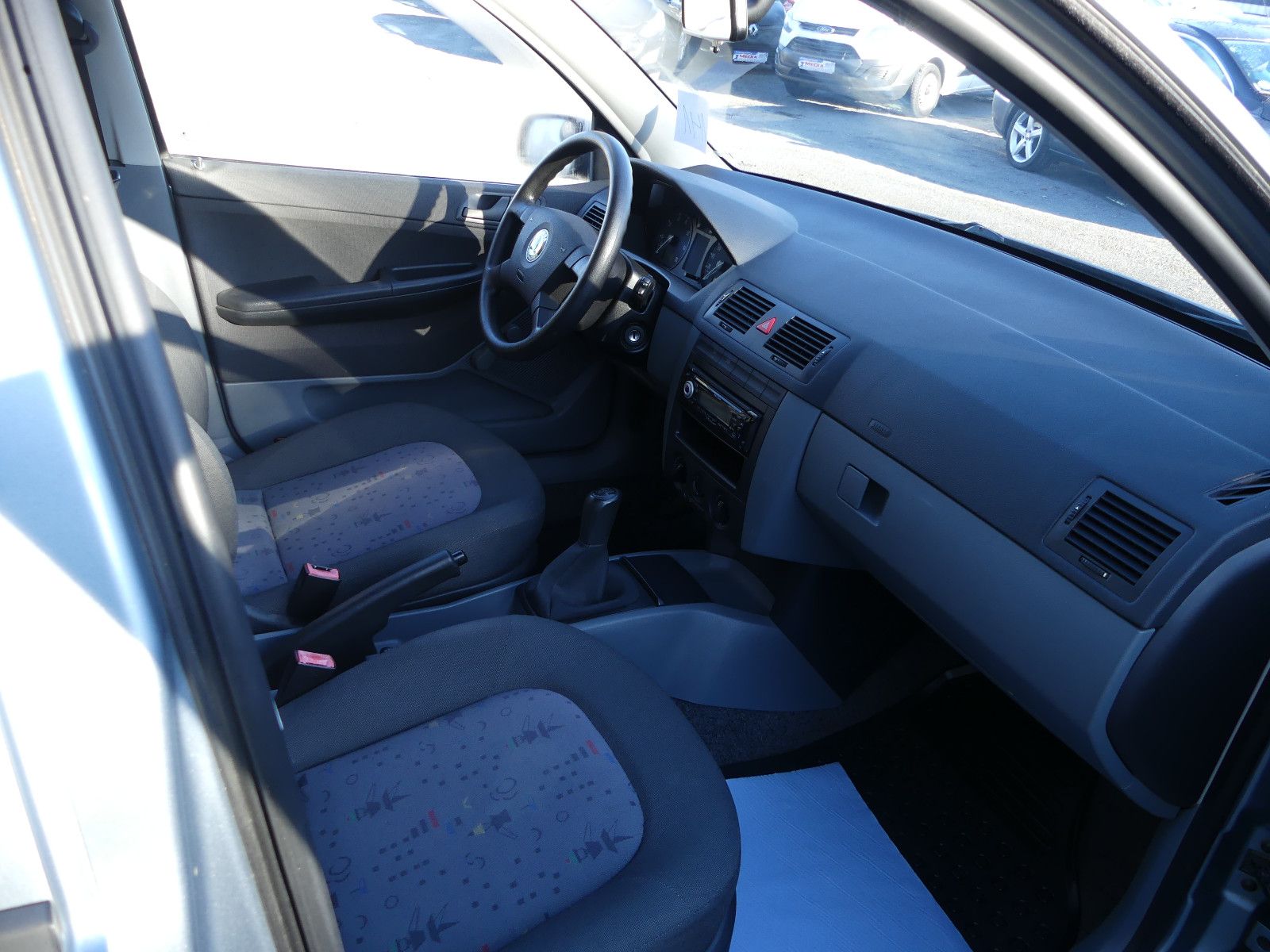 Fahrzeugabbildung SKODA Fabia Combi 1.4 16V 55 kW Ambiente