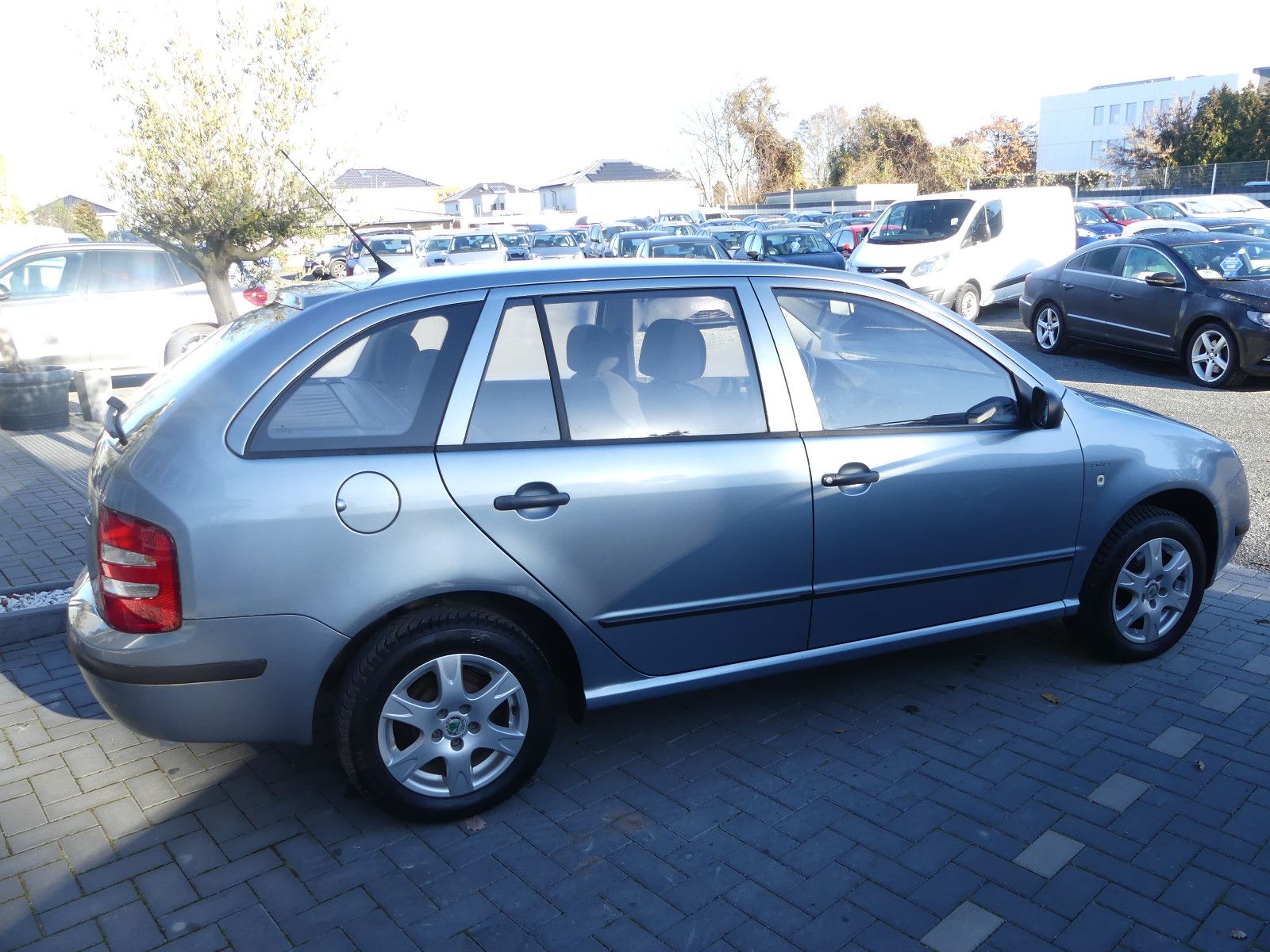 Fahrzeugabbildung SKODA Fabia Combi 1.4 16V 55 kW Ambiente