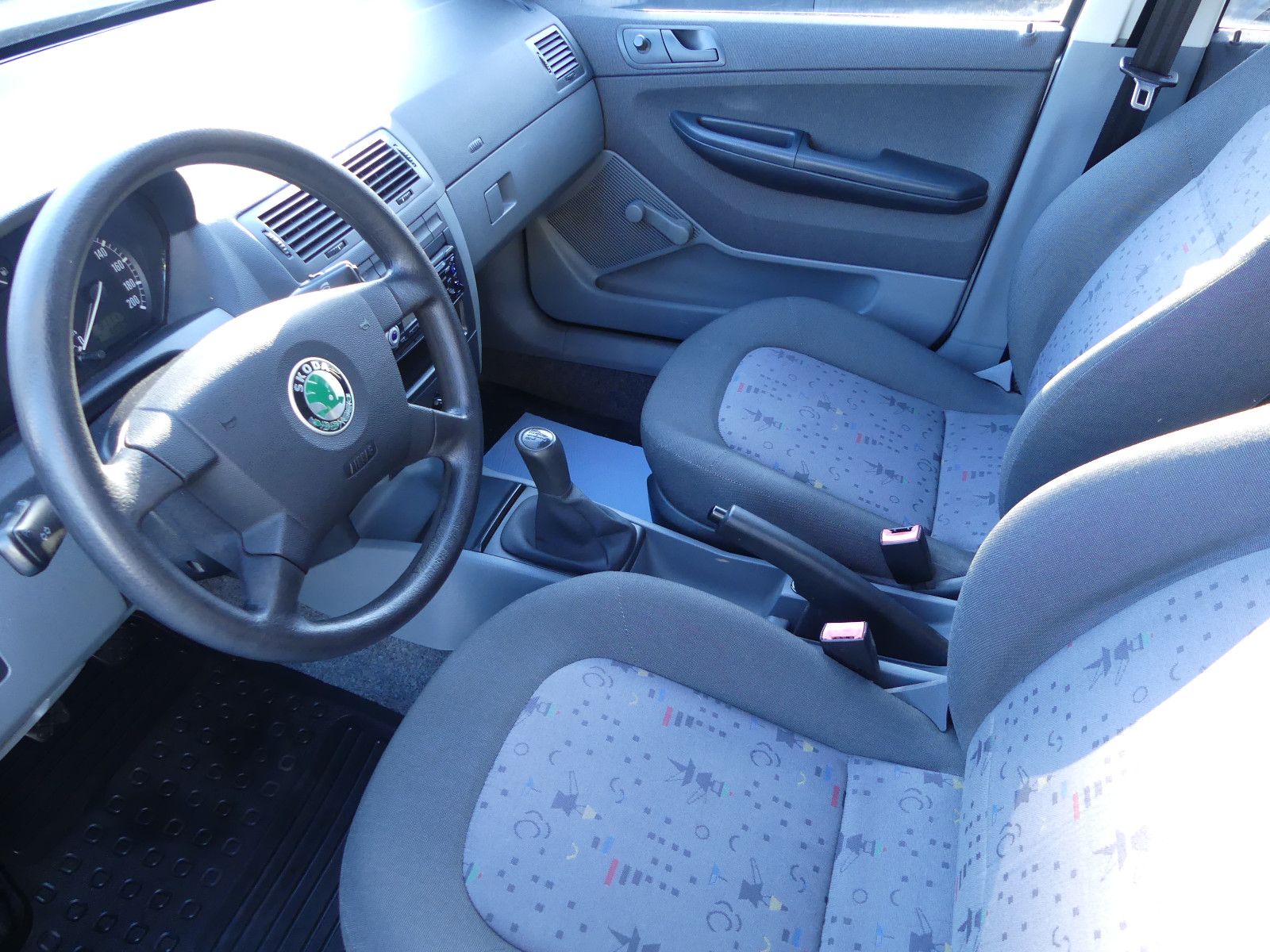 Fahrzeugabbildung SKODA Fabia Combi 1.4 16V 55 kW Ambiente