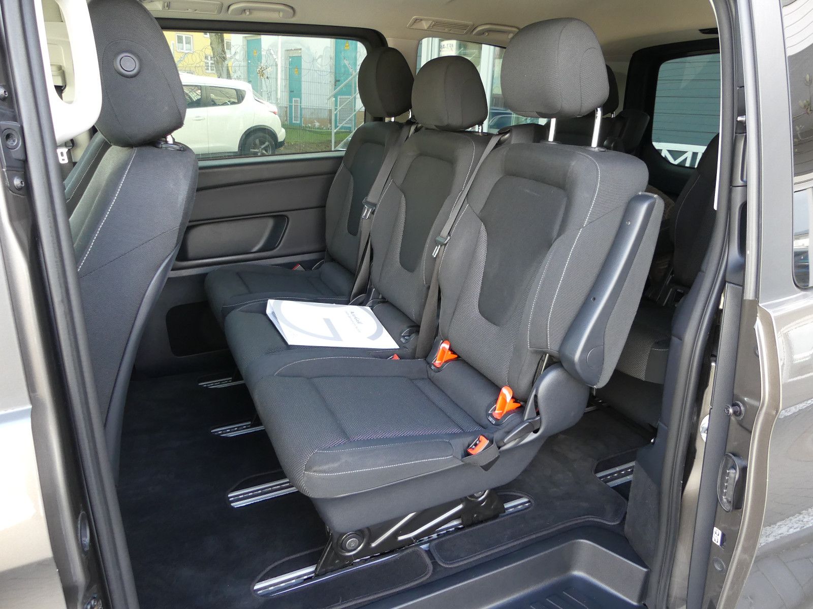 Fahrzeugabbildung Mercedes-Benz V 250 KOMPAKT, * 7 SITZER*,