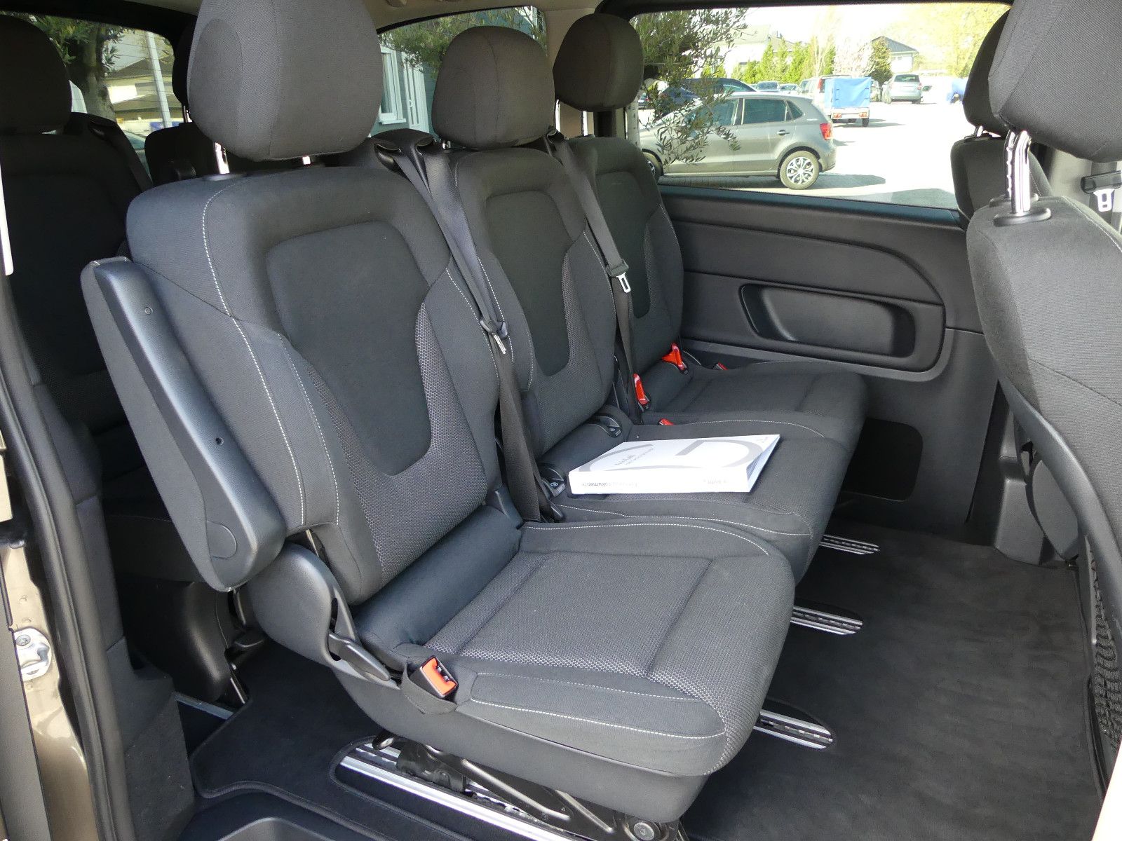 Fahrzeugabbildung Mercedes-Benz V 250 KOMPAKT, * 7 SITZER*,