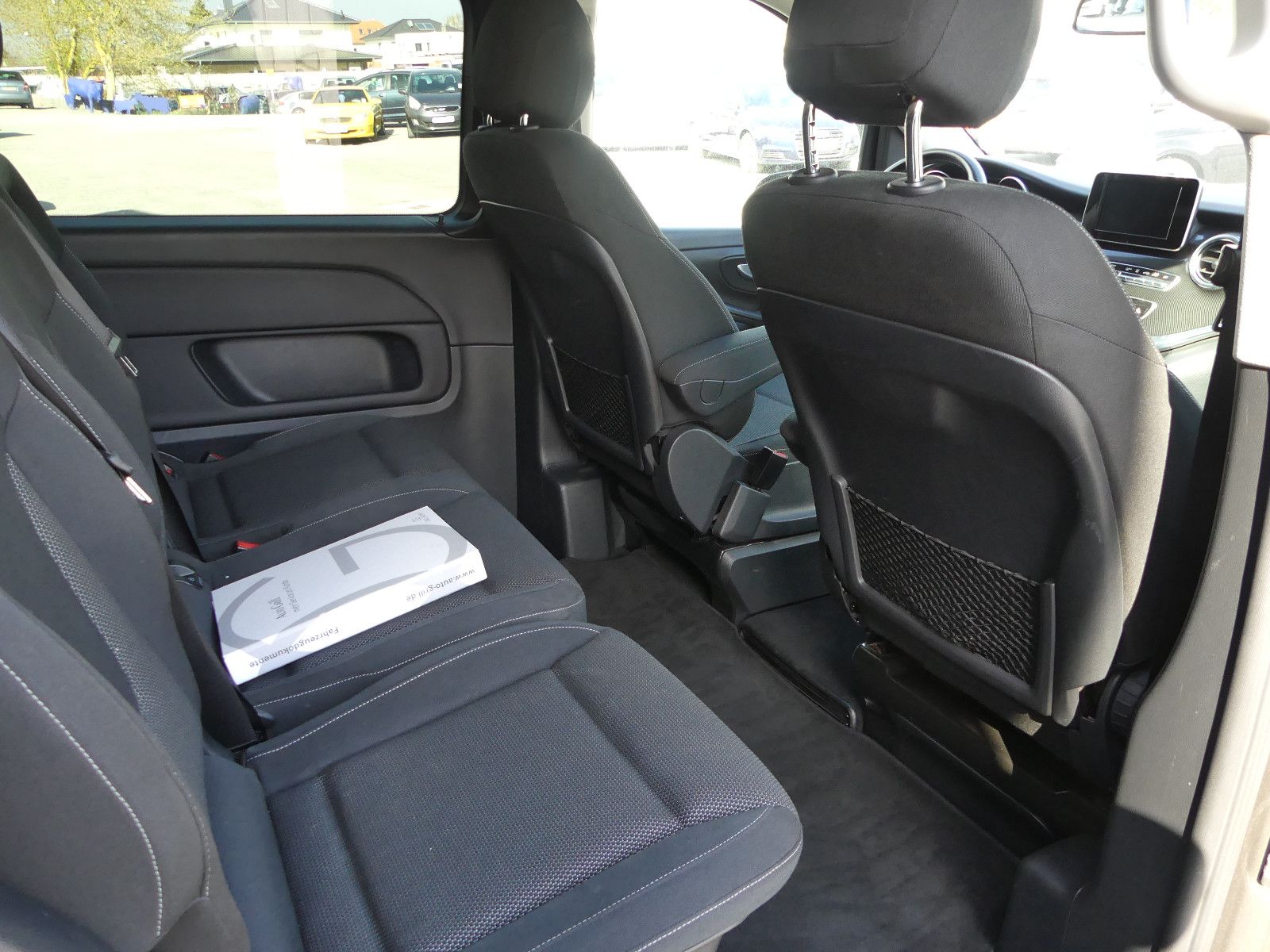 Fahrzeugabbildung Mercedes-Benz V 250 KOMPAKT, * 7 SITZER*,