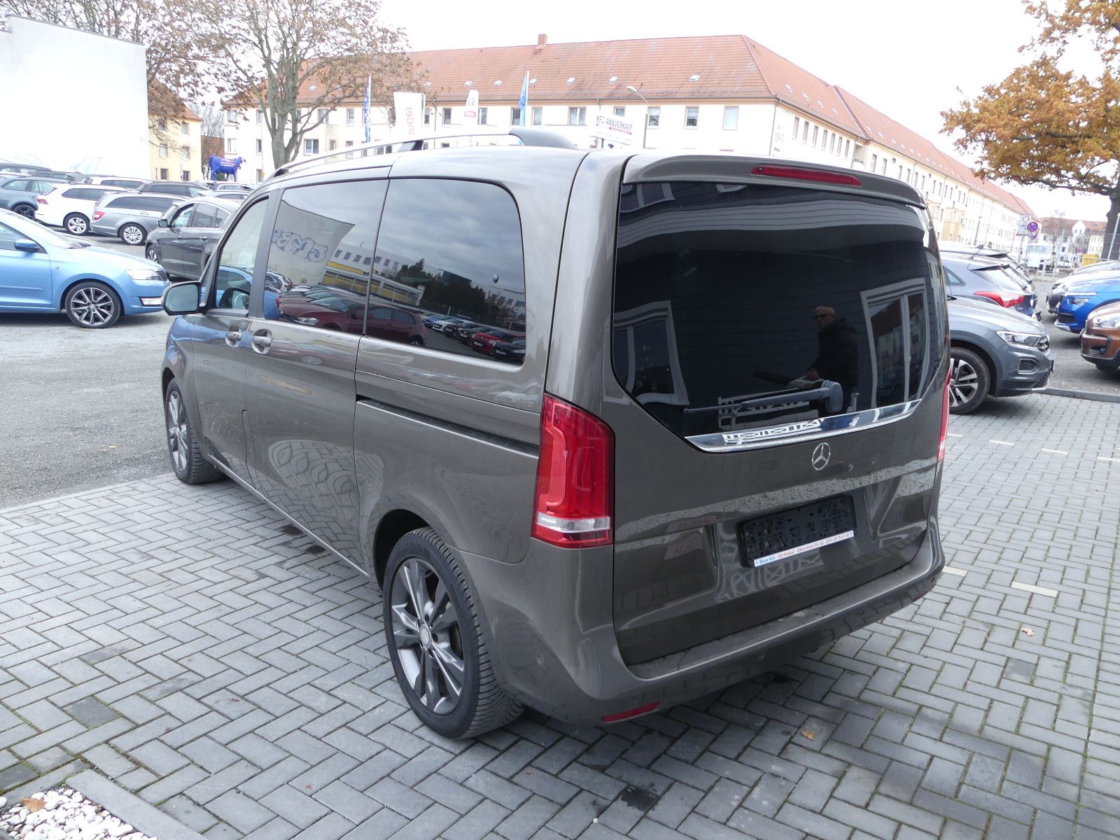 Fahrzeugabbildung Mercedes-Benz V 250 KOMPAKT, * 7 SITZER*,