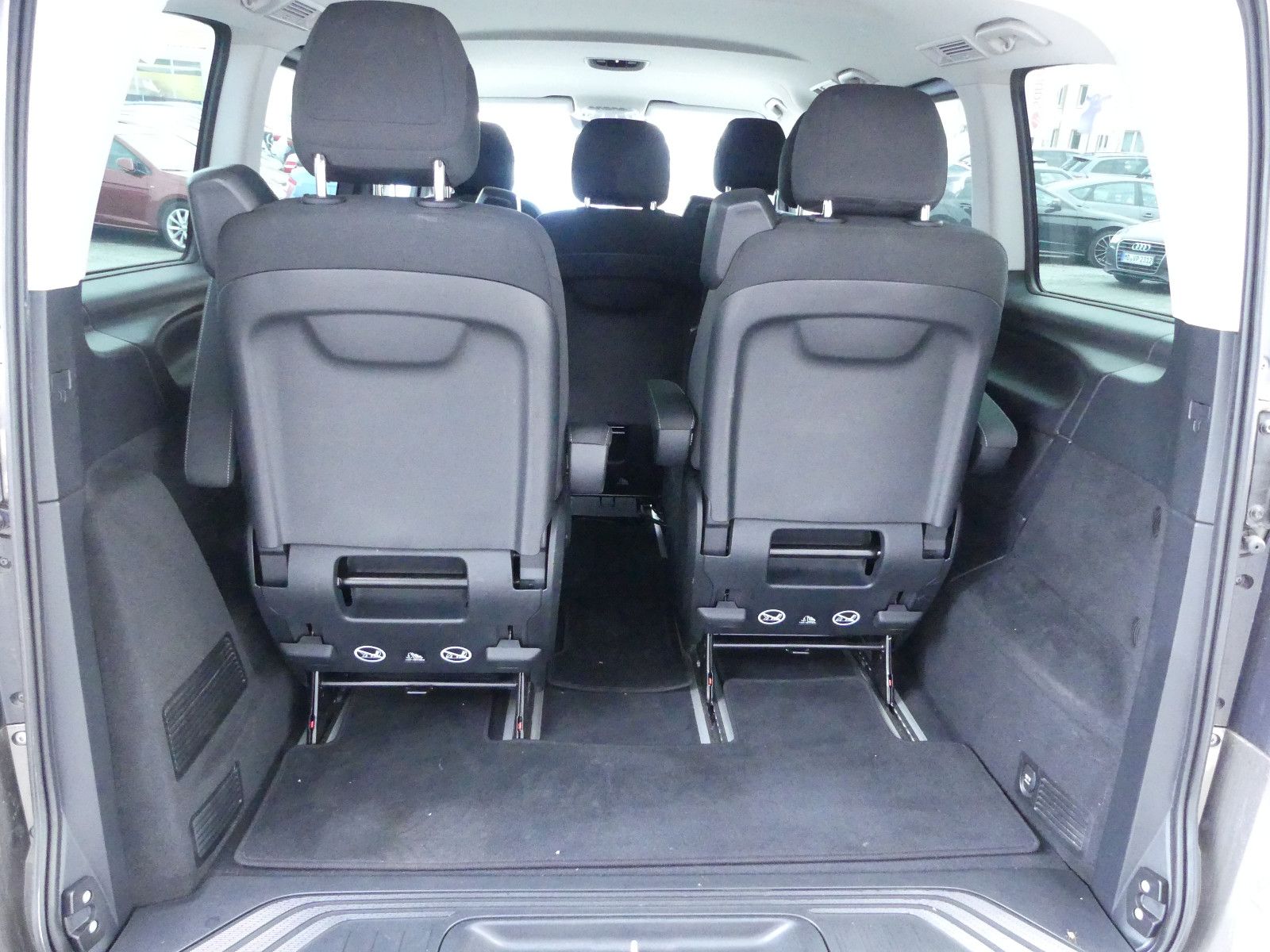 Fahrzeugabbildung Mercedes-Benz V 250 KOMPAKT, * 7 SITZER*,