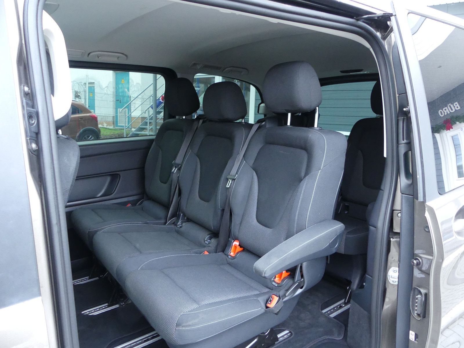 Fahrzeugabbildung Mercedes-Benz V 250 KOMPAKT, * 7 SITZER*,