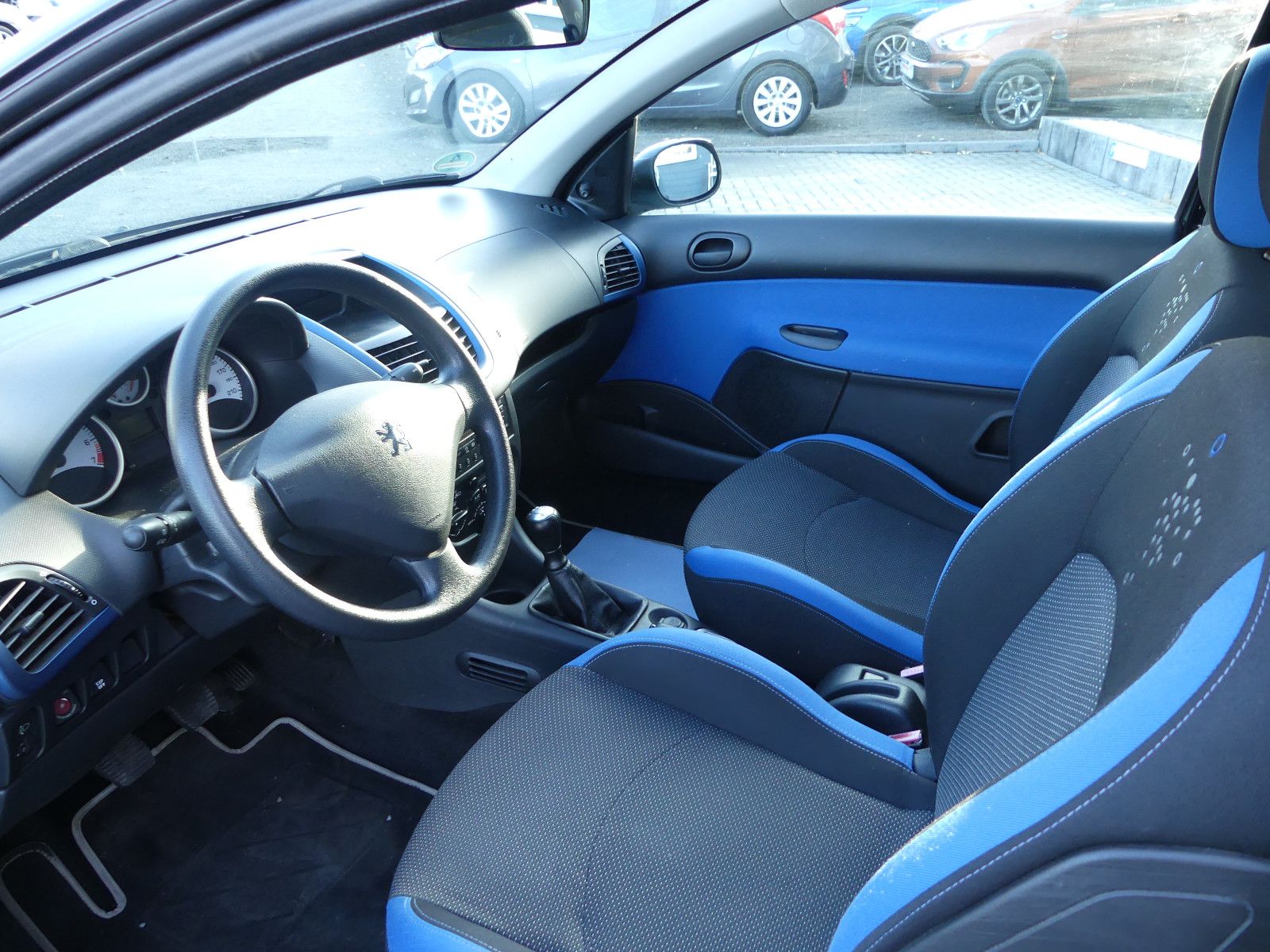 Fahrzeugabbildung Peugeot 206 + Basis