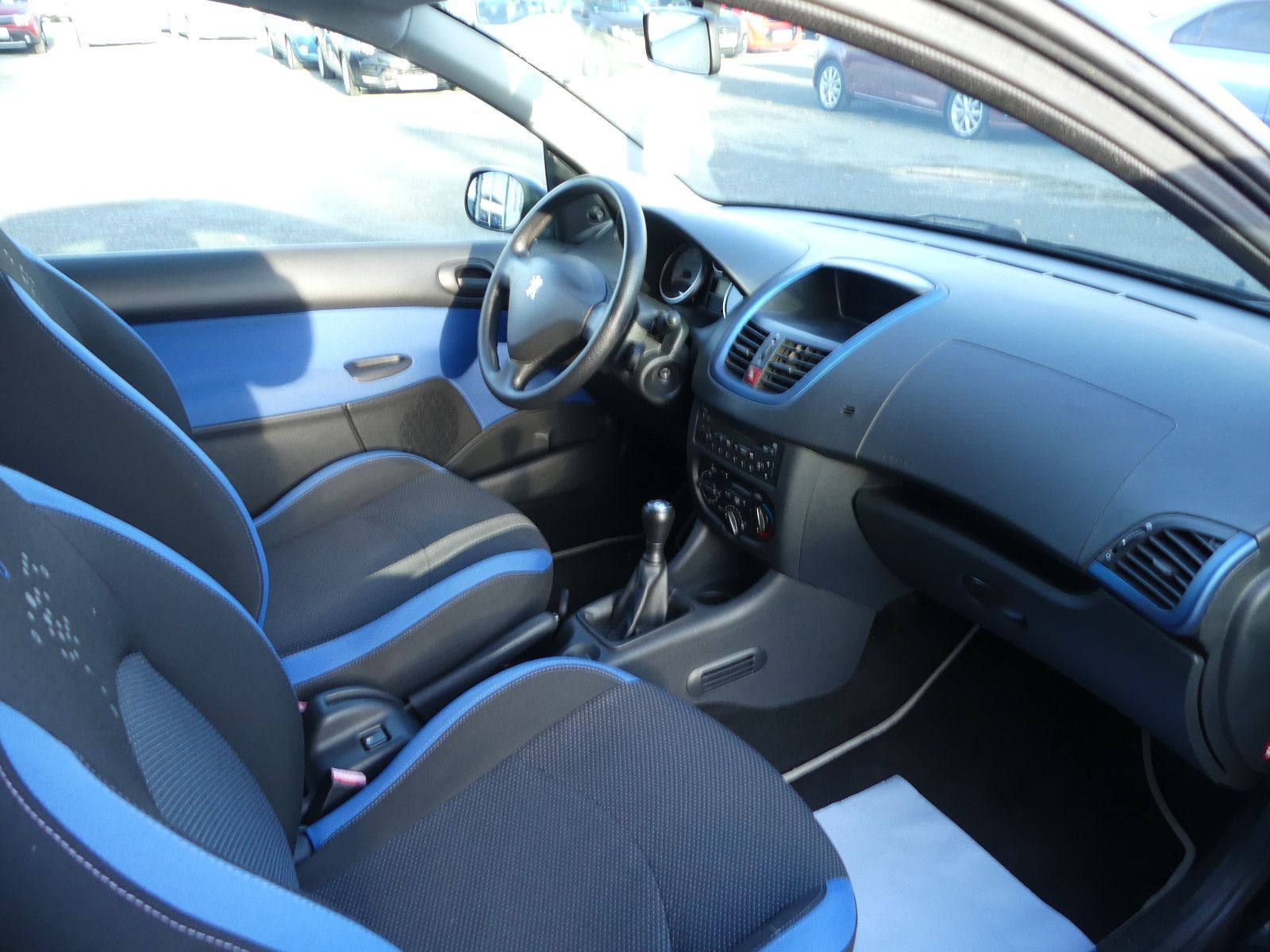 Fahrzeugabbildung Peugeot 206 + Basis