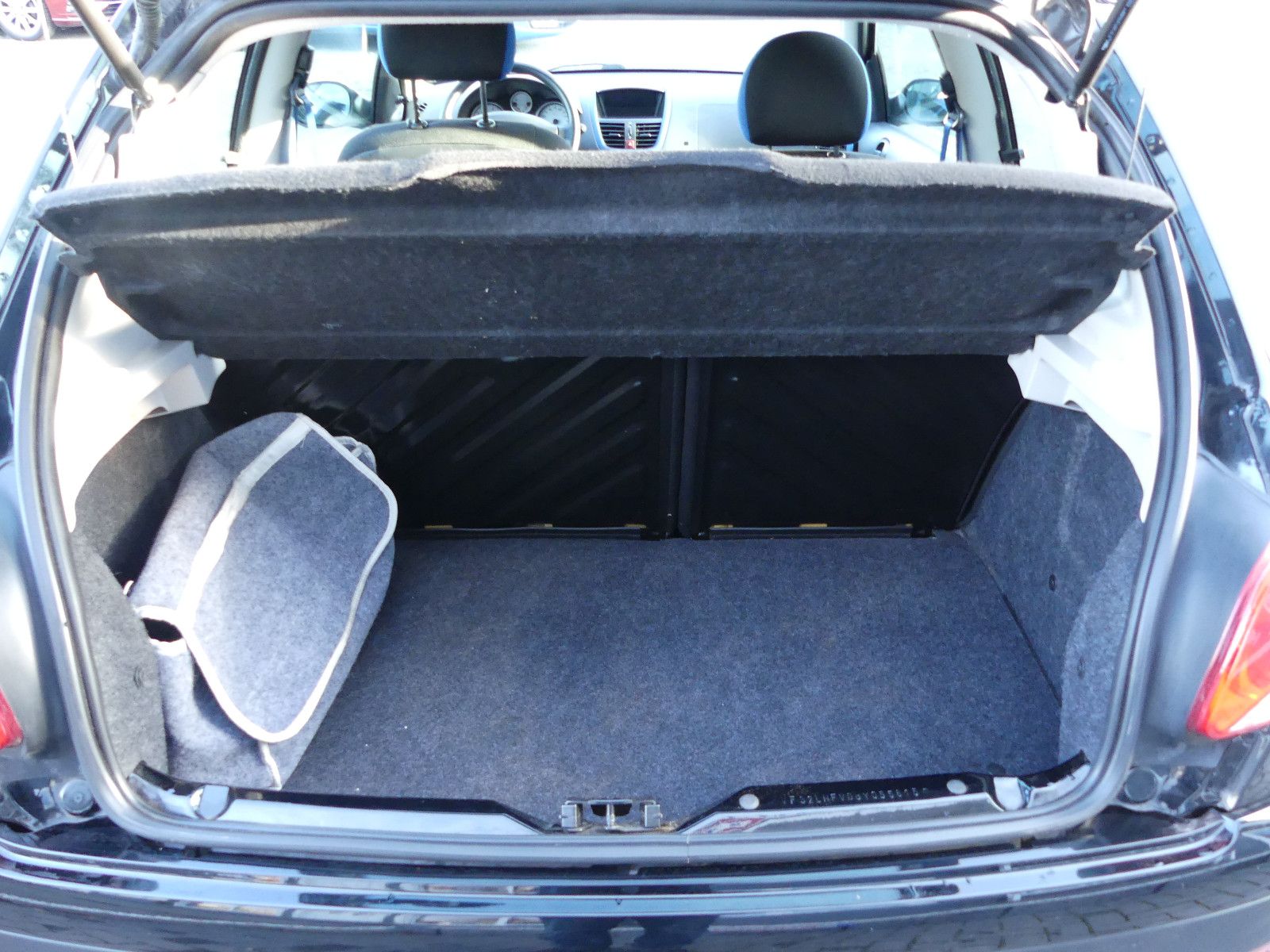 Fahrzeugabbildung Peugeot 206 + Basis