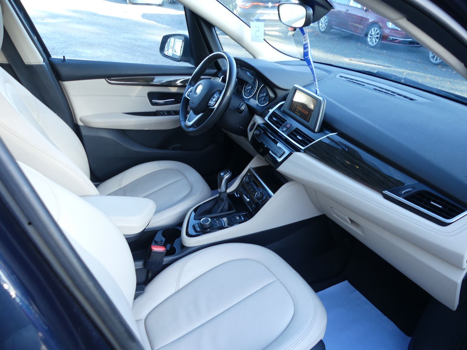 Fahrzeugabbildung BMW 2 Active Tourer 220 , *LUXURY*