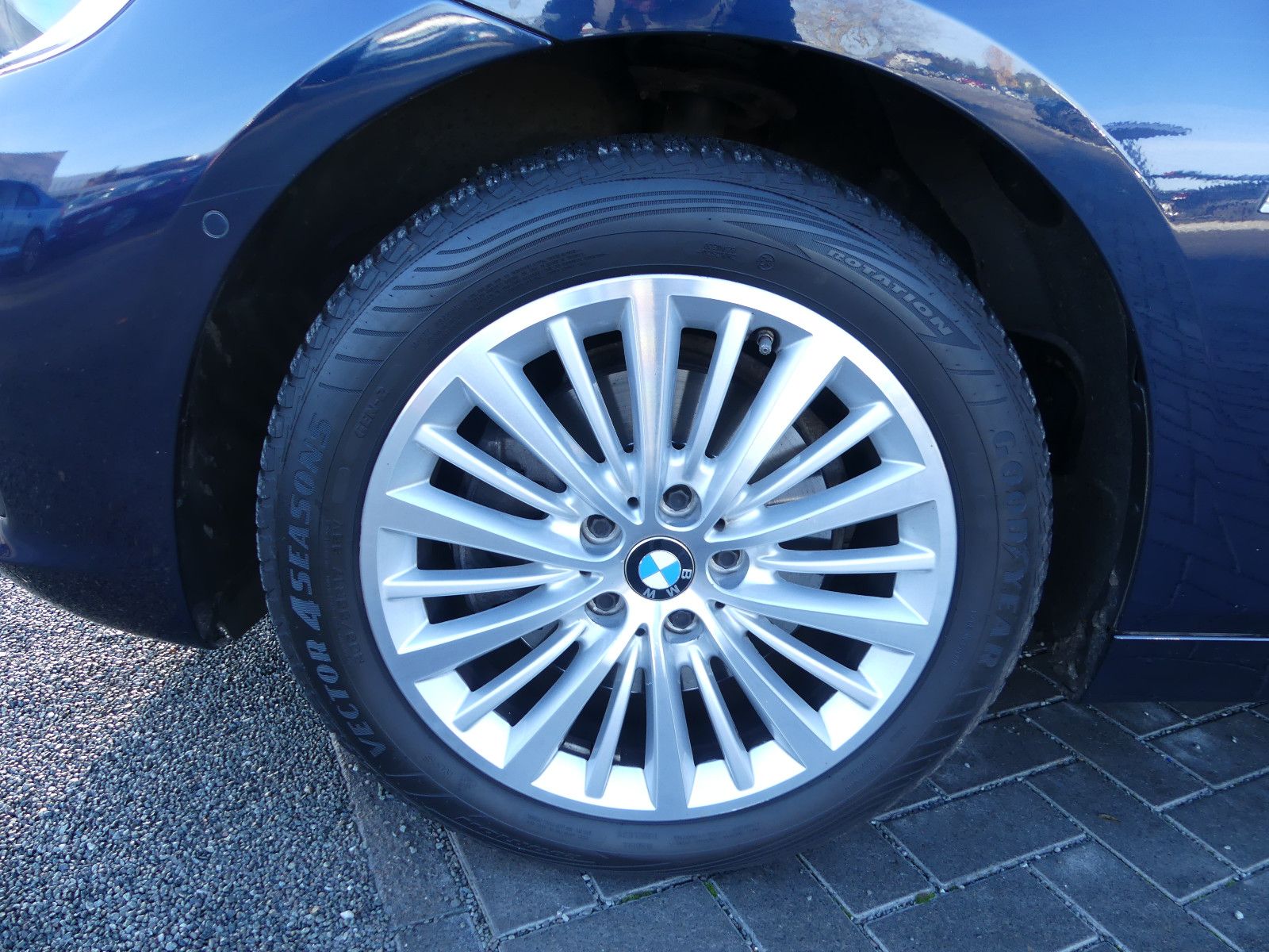 Fahrzeugabbildung BMW 2 Active Tourer 220 , *LUXURY*