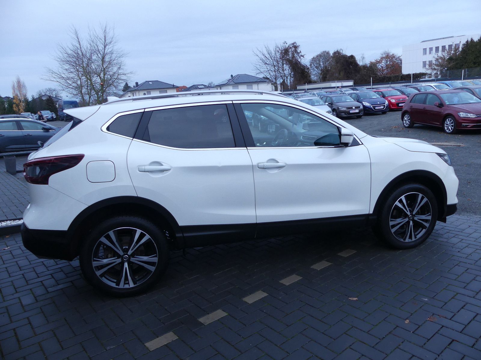 Fahrzeugabbildung Nissan Qashqai Zama, Automatik, 1,3