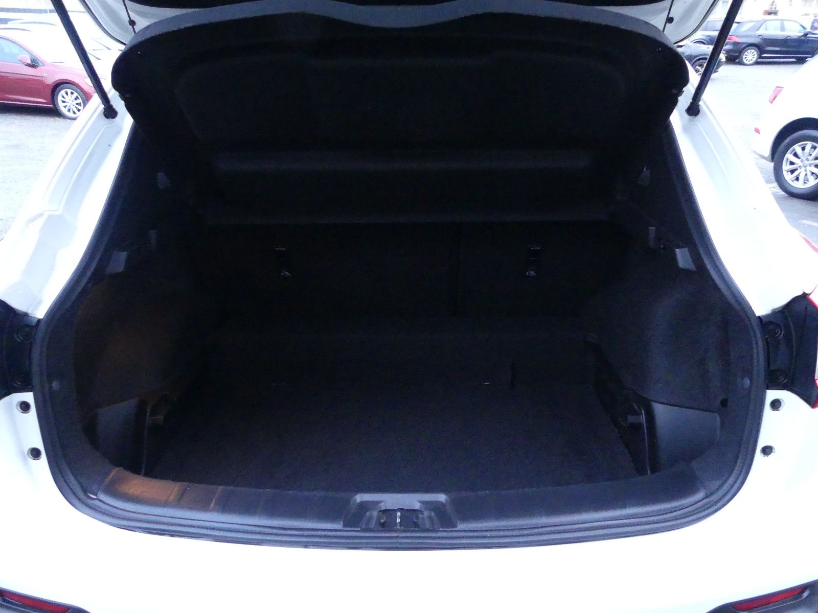 Fahrzeugabbildung Nissan Qashqai Zama, Automatik, 1,3