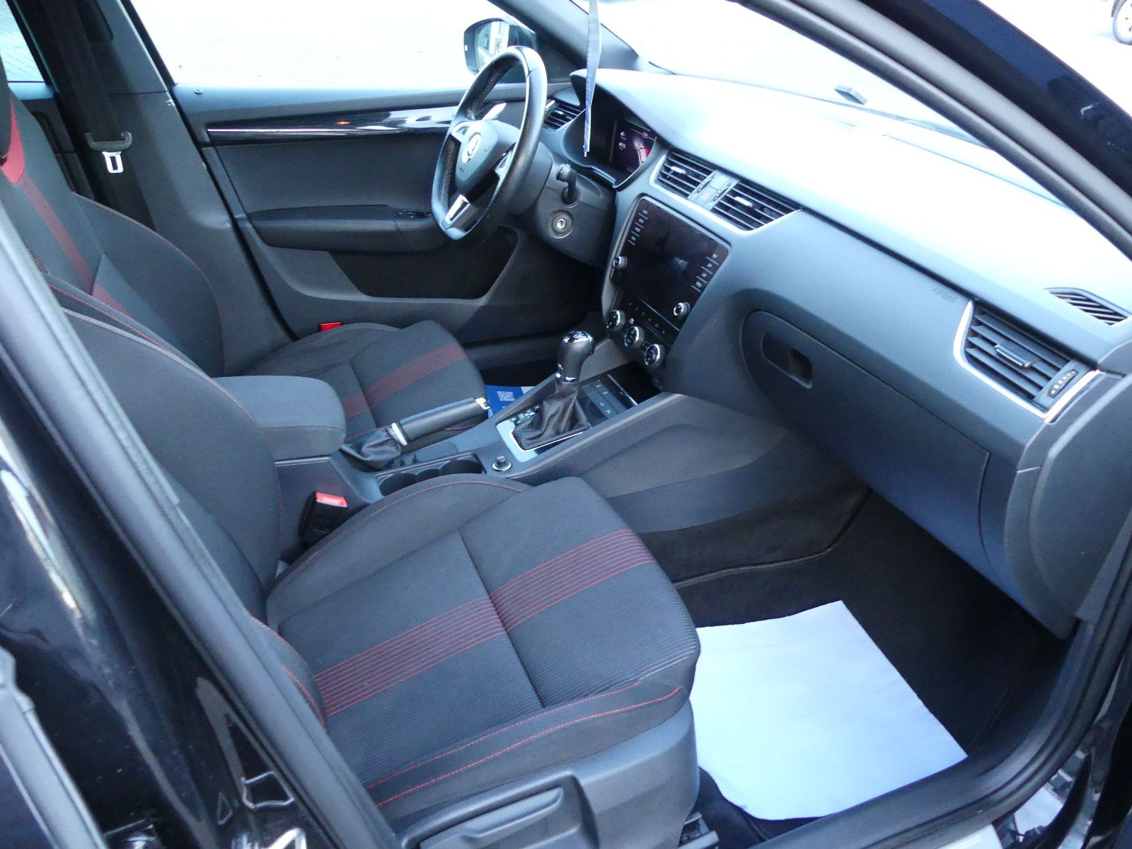 Fahrzeugabbildung SKODA Octavia Combi Style, Automatik