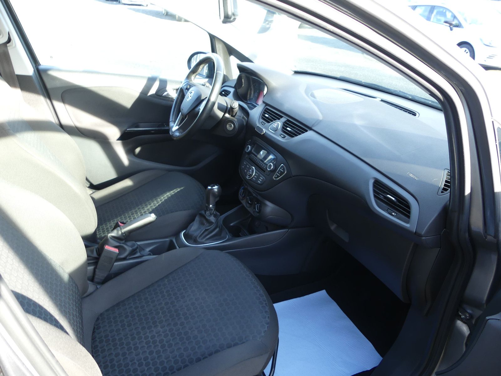 Fahrzeugabbildung Opel Corsa E Edition, 51000 km