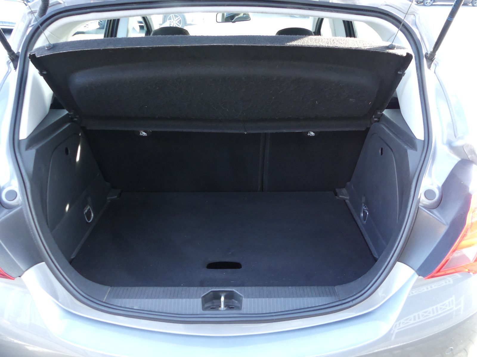 Fahrzeugabbildung Opel Corsa E Edition, 51000 km