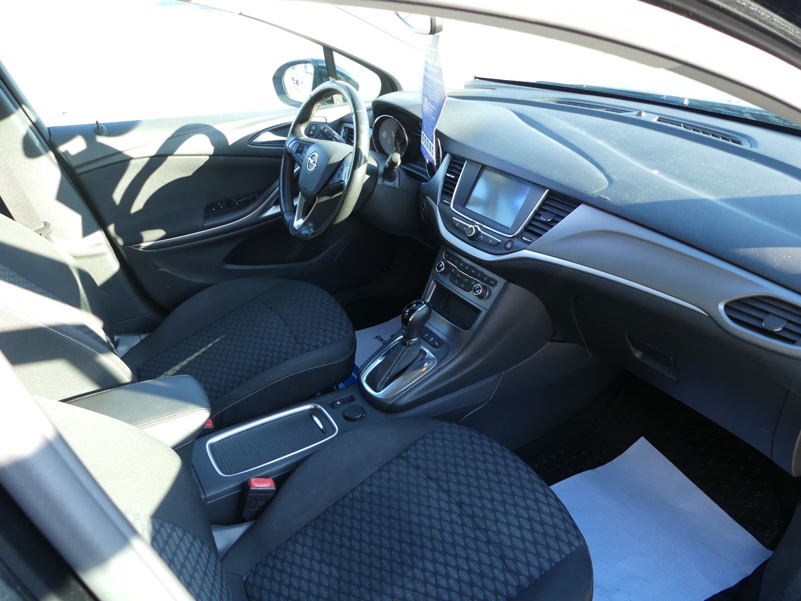 Fahrzeugabbildung Opel Astra K Lim. 5-trg. Edition Start/Stop, Automati