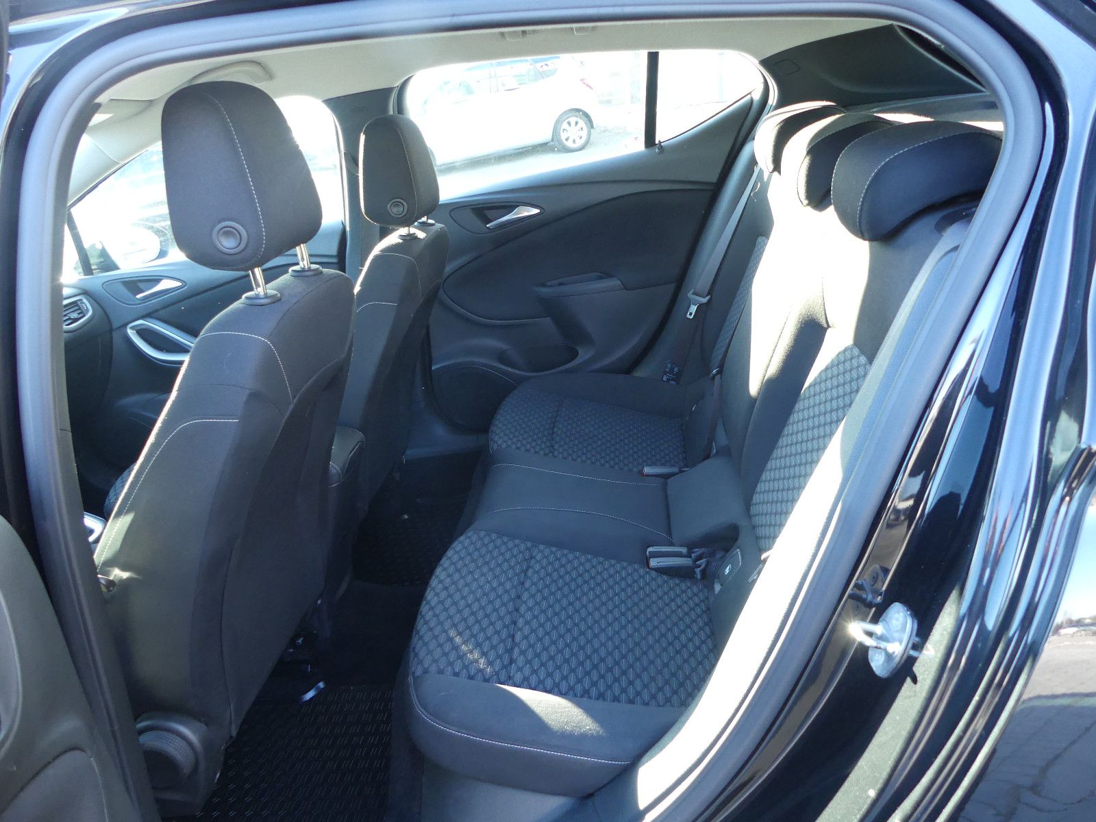 Fahrzeugabbildung Opel Astra K Lim. 5-trg. Edition Start/Stop, Automati