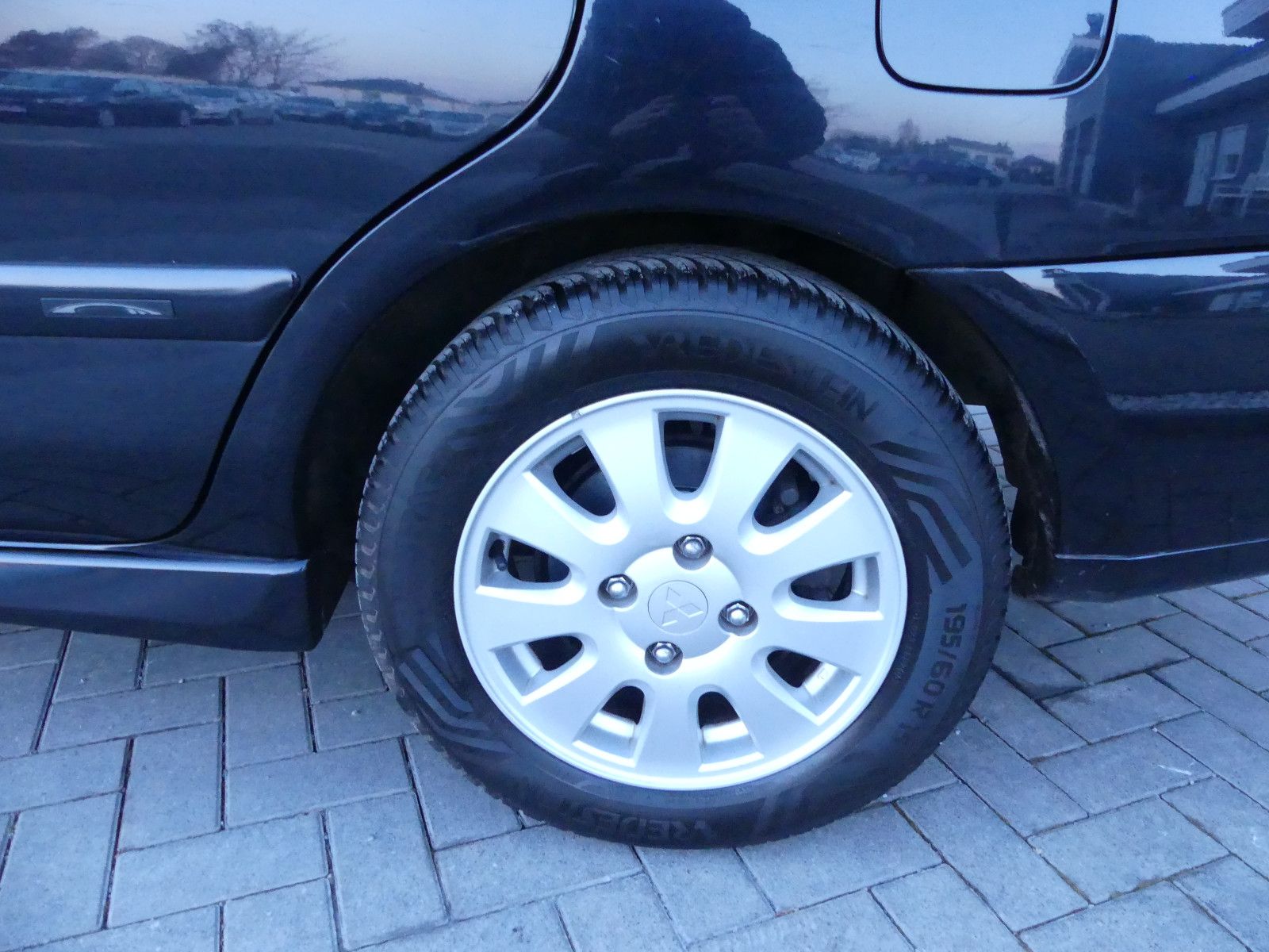 Fahrzeugabbildung Mitsubishi Carisma 1,6 Classic, * TÜV NEU*