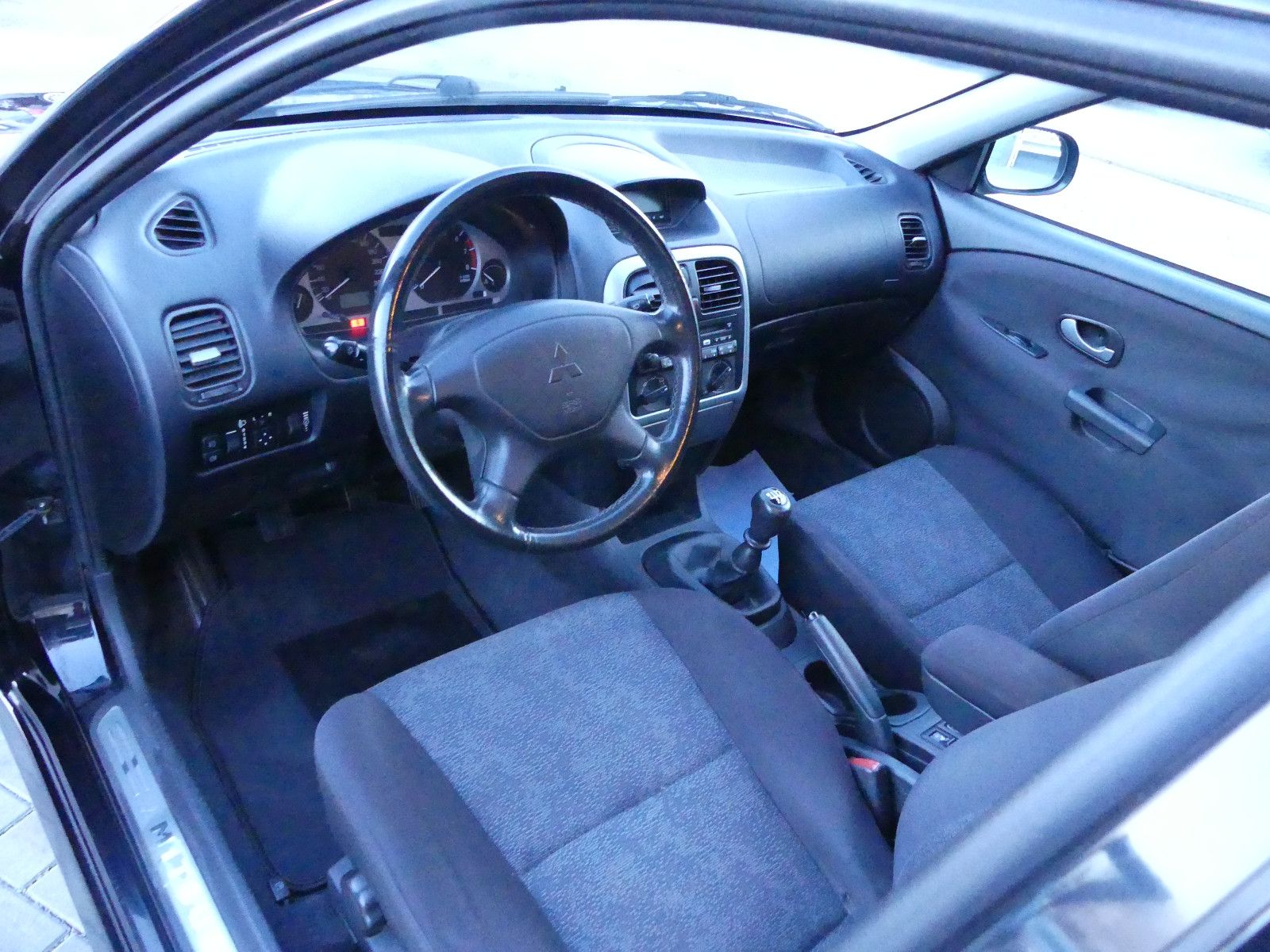 Fahrzeugabbildung Mitsubishi Carisma 1,6 Classic, * TÜV NEU*