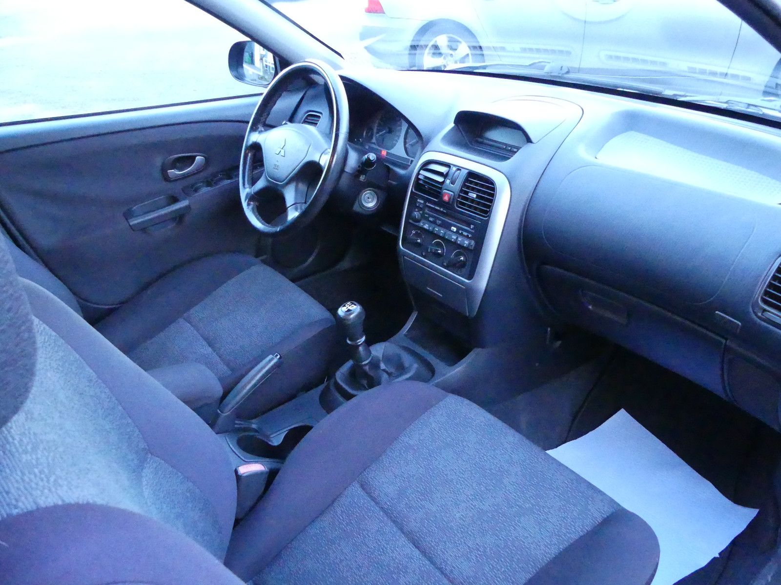 Fahrzeugabbildung Mitsubishi Carisma 1,6 Classic, * TÜV NEU*